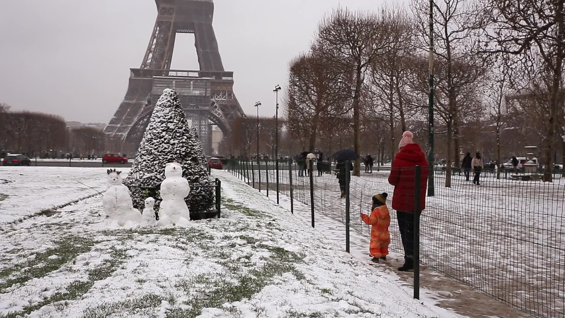 First Snowfall of 2021 in Paris France