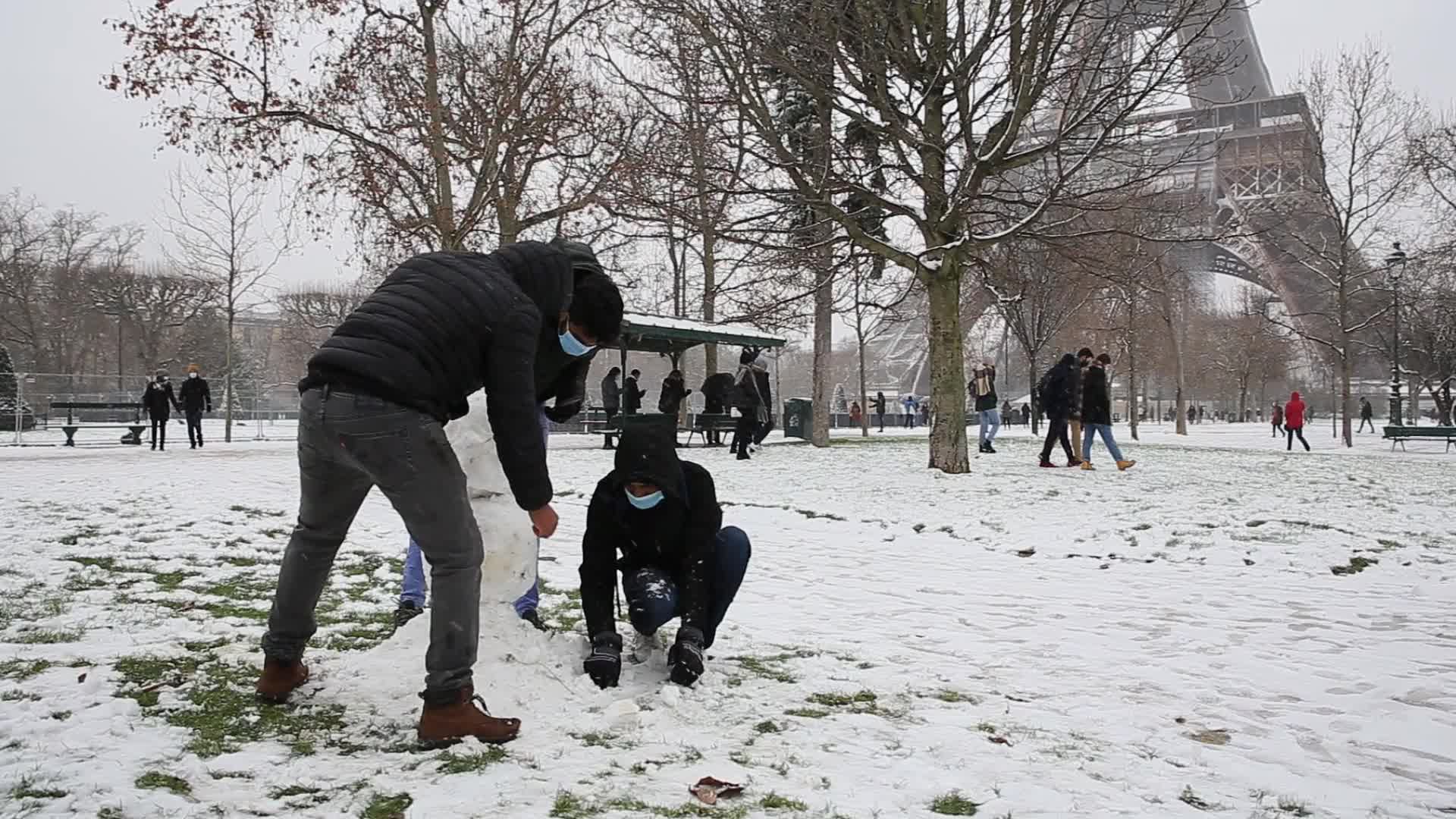 First Snowfall of 2021 in Paris France