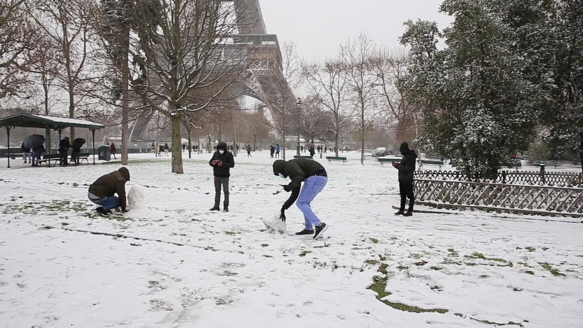 First Snowfall of 2021 in Paris France
