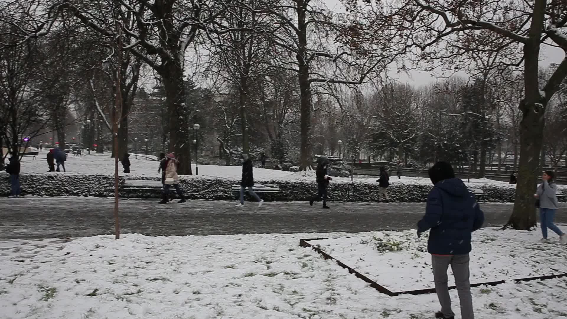 First Snowfall of 2021 in Paris France