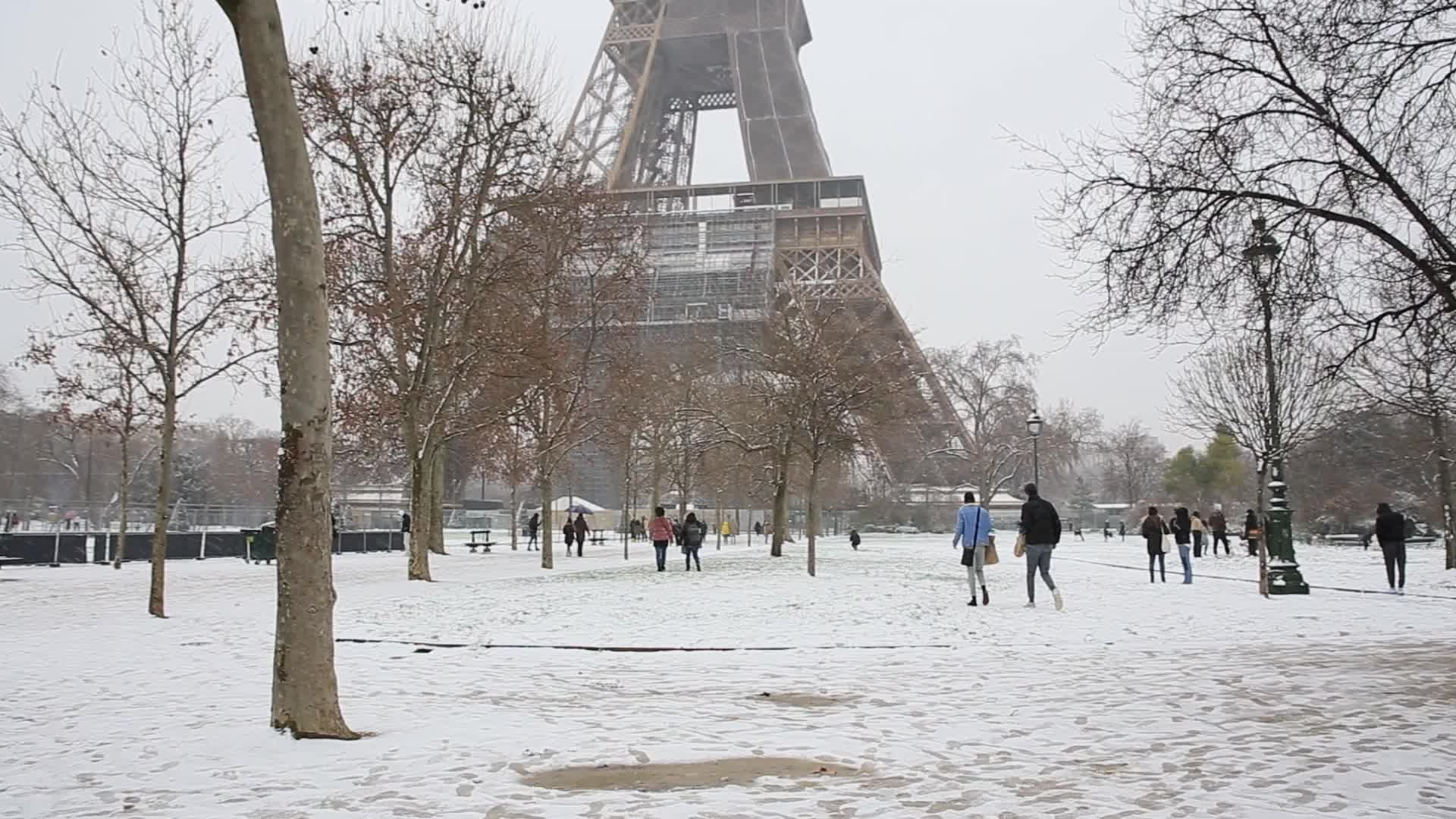 First Snowfall of 2021 in Paris France