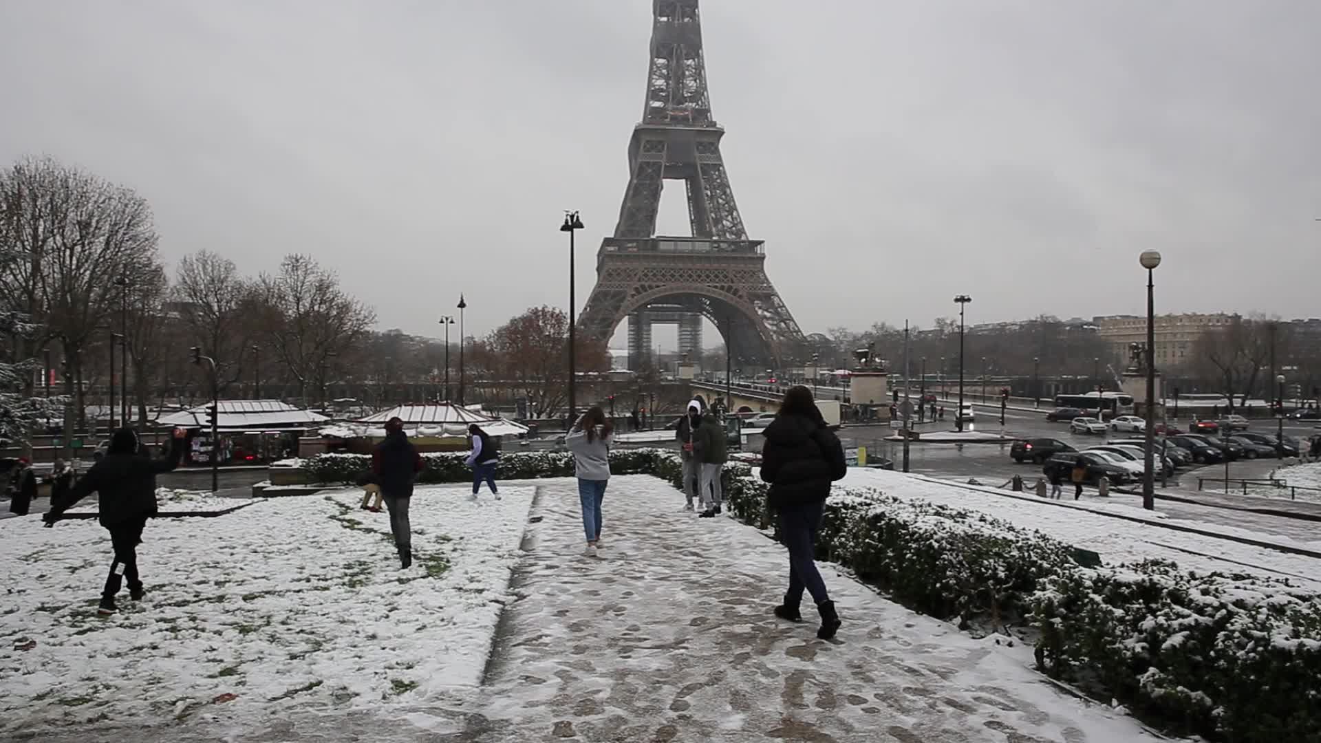 First Snowfall of 2021 in Paris France