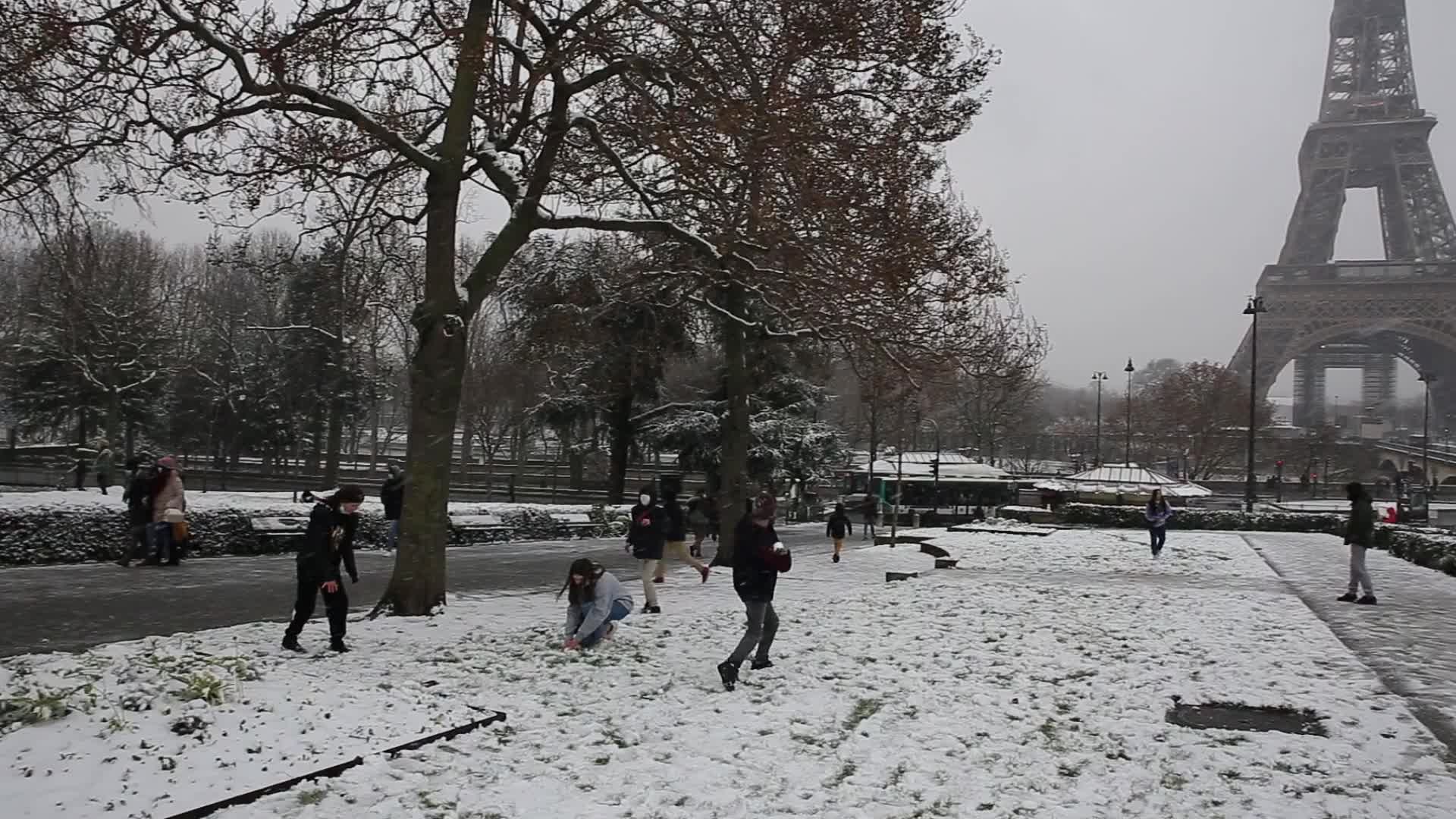 First Snowfall of 2021 in Paris France