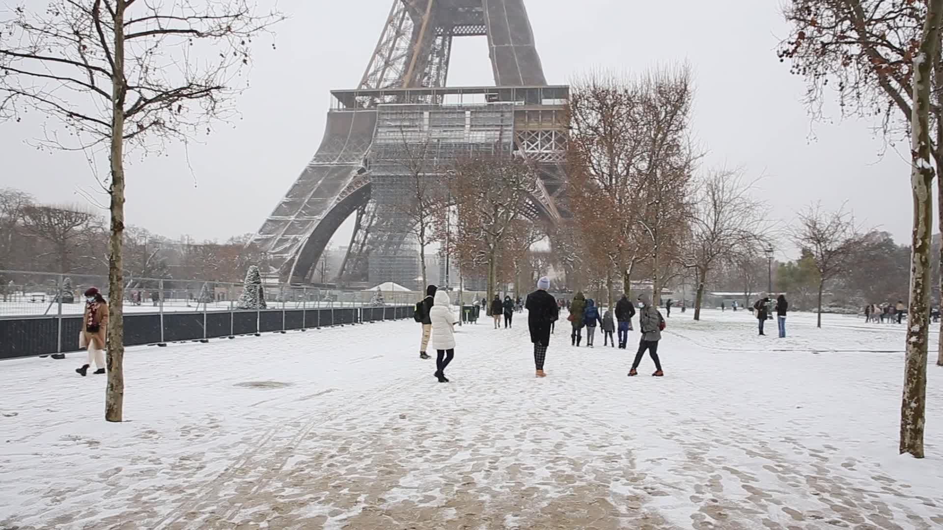 First Snowfall of 2021 in Paris France