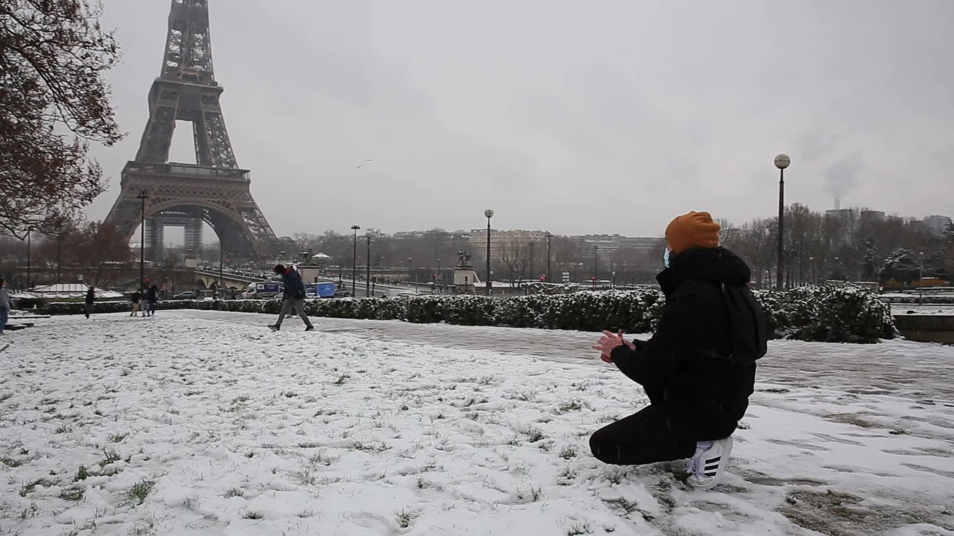 First Snowfall of 2021 in Paris France