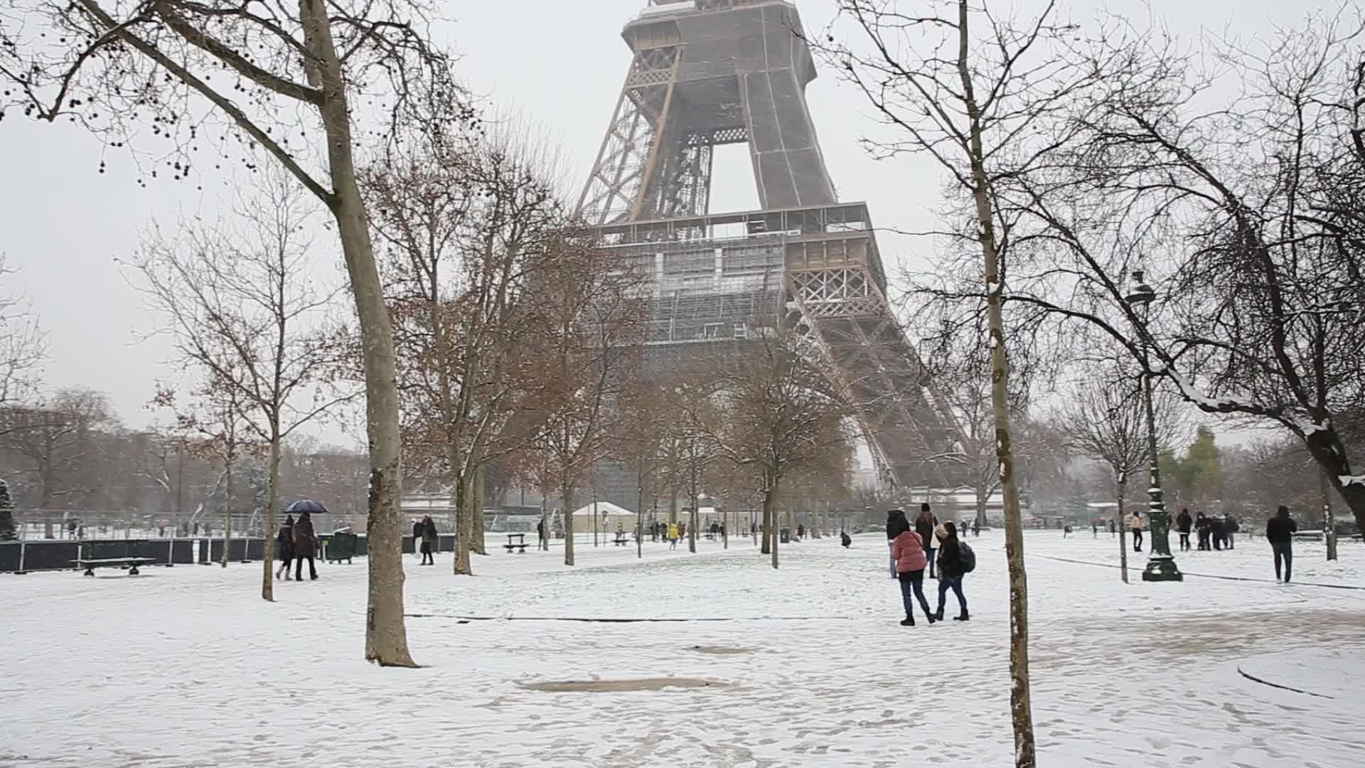 First Snowfall of 2021 in Paris France