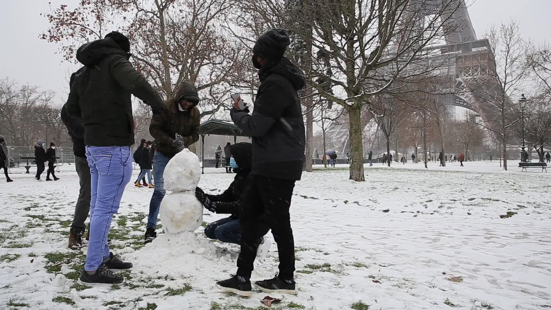 First Snowfall of 2021 in Paris France