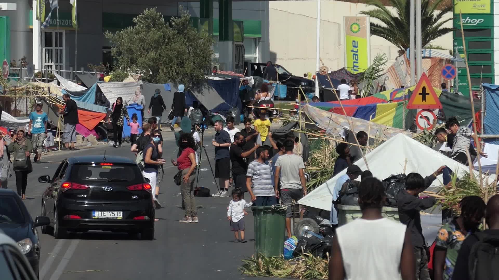 Thousands of Asylum Seekers live in tents roadside after Moria Fires