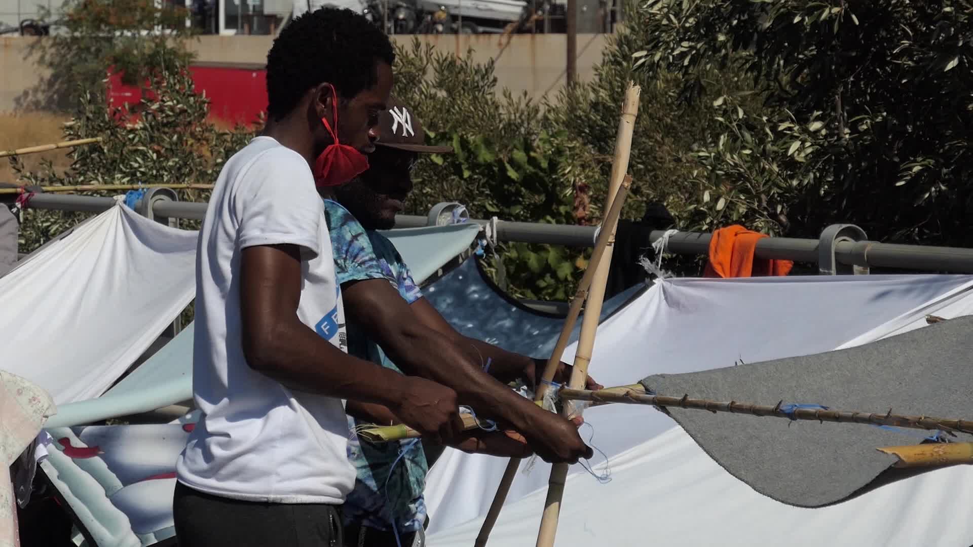 Thousands of Asylum Seekers live in tents roadside after Moria Fires