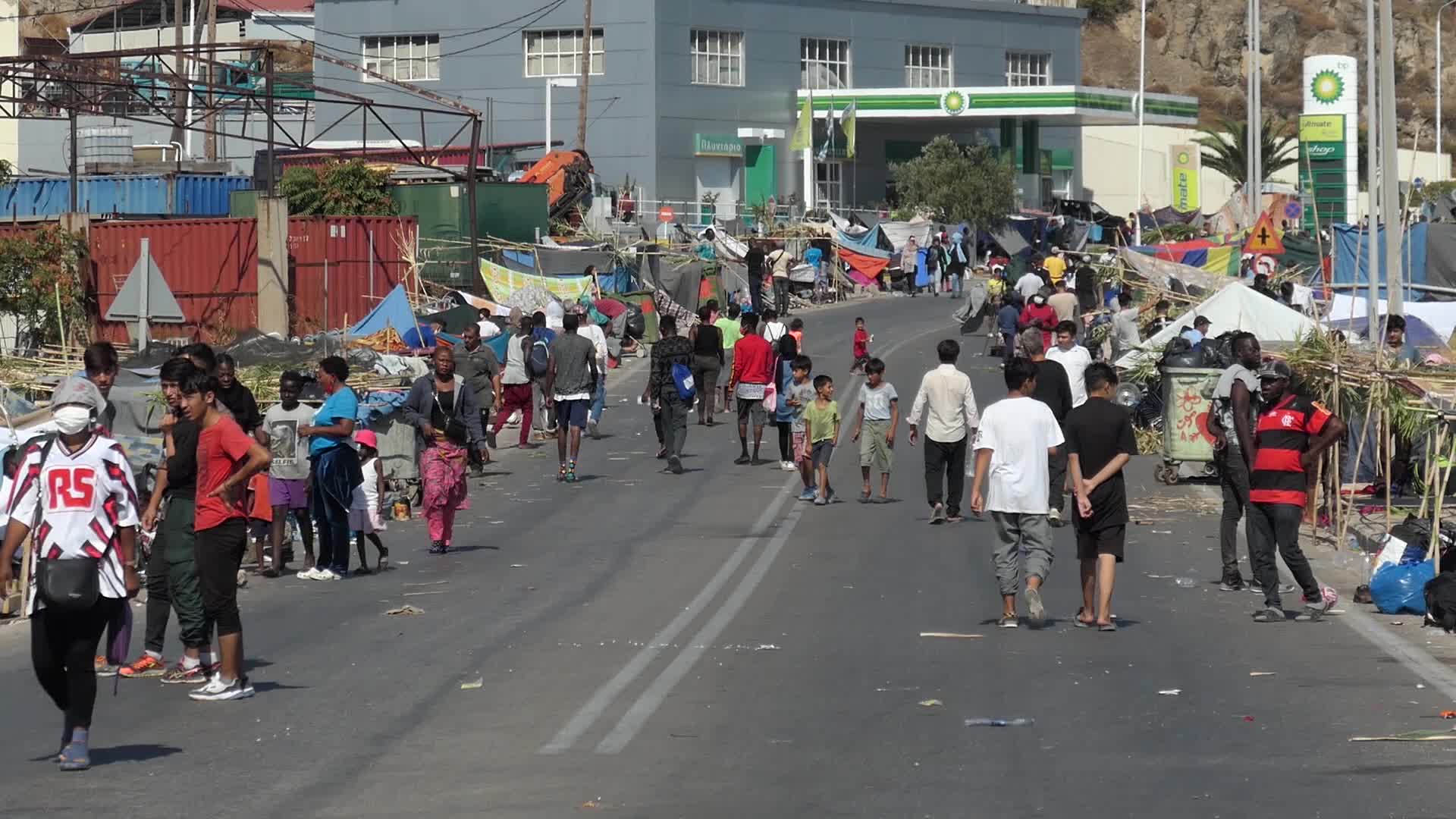 Thousands of Asylum Seekers live in tents roadside after Moria Fires