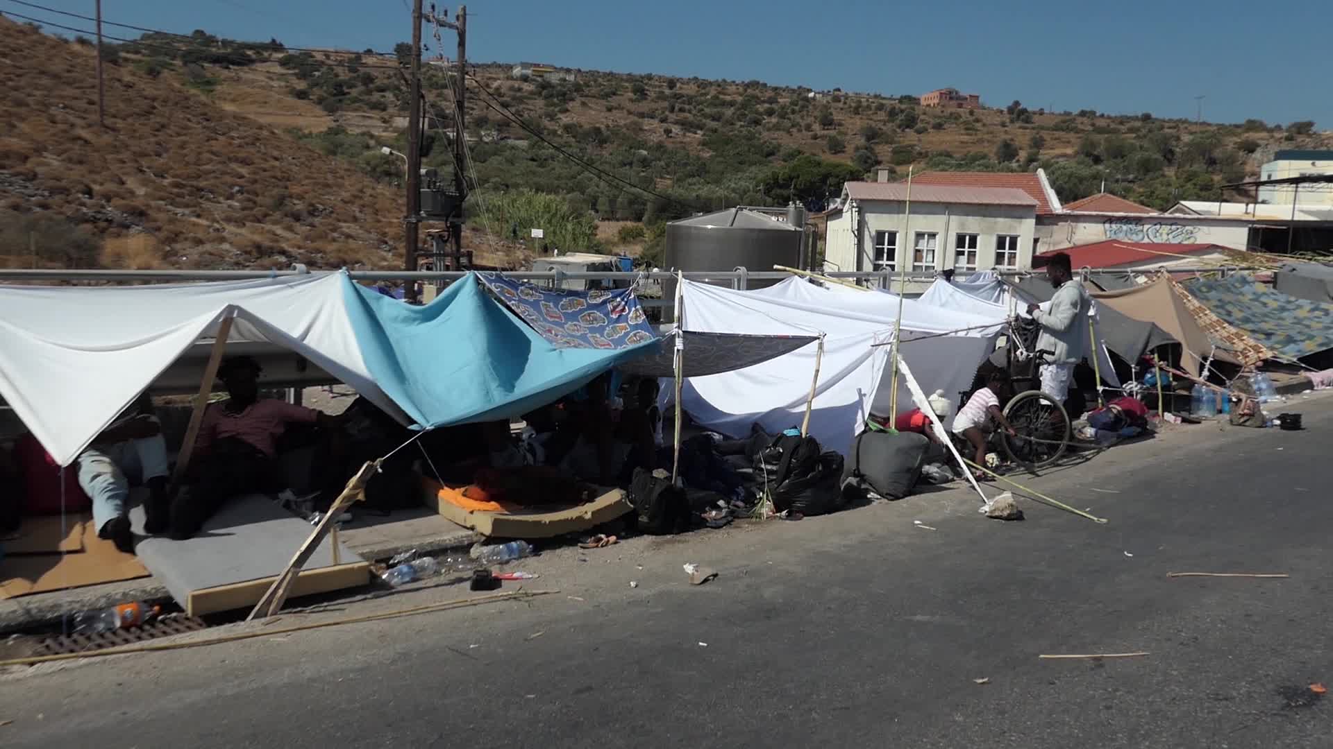 Thousands of Asylum Seekers live in tents roadside after Moria Fires