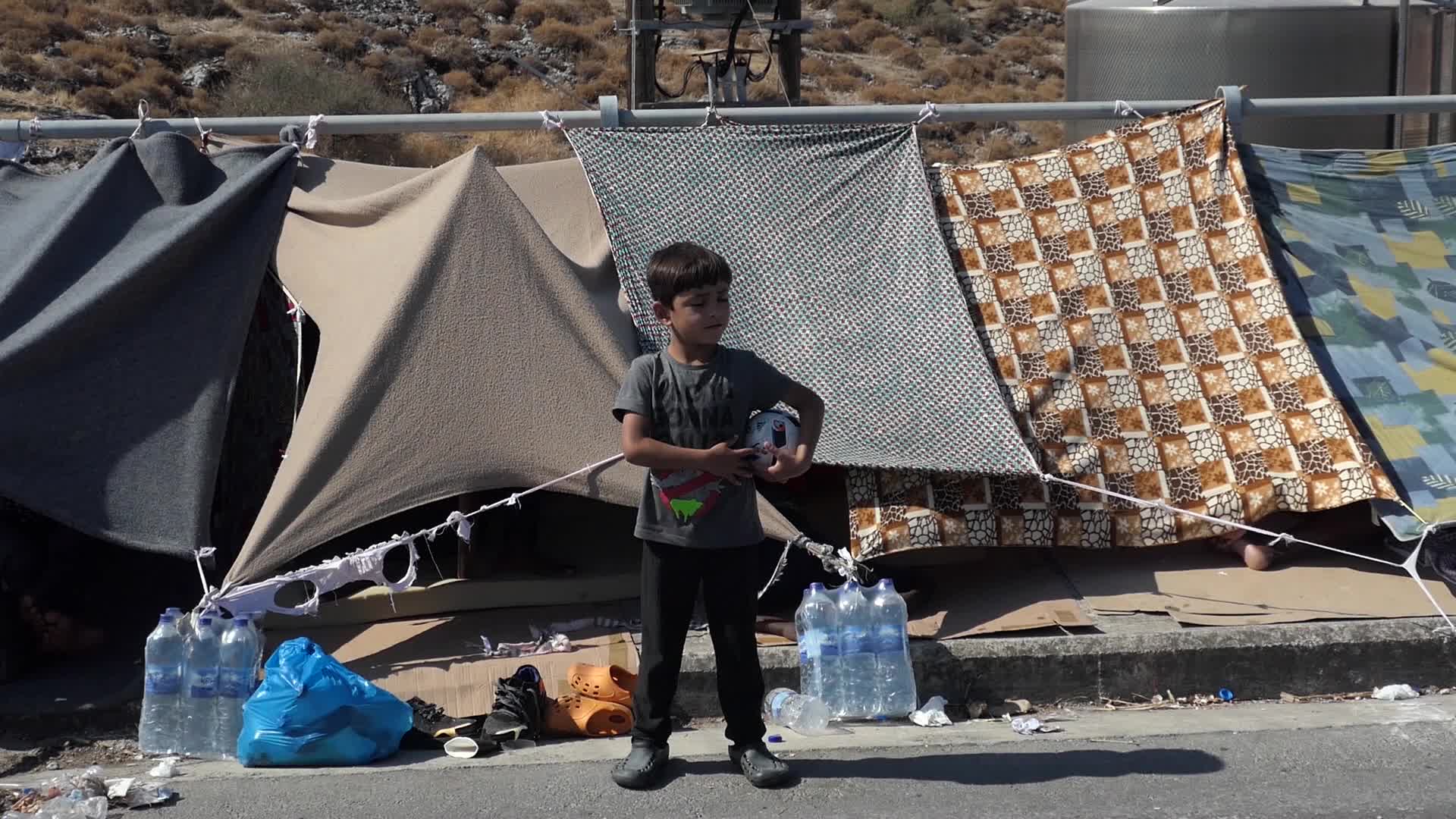 Thousands of Asylum Seekers live in tents roadside after Moria Fires