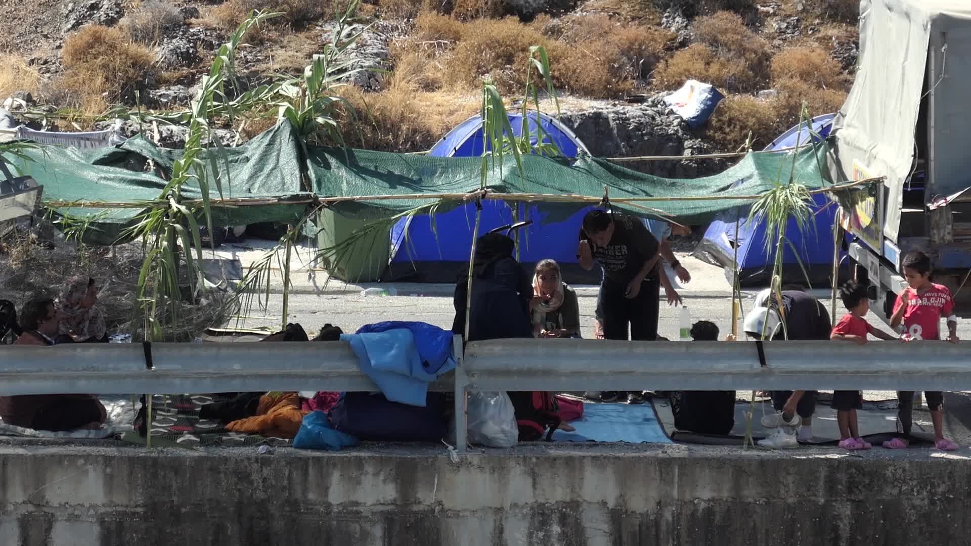 Thousands of Asylum Seekers live in tents roadside after Moria Fires