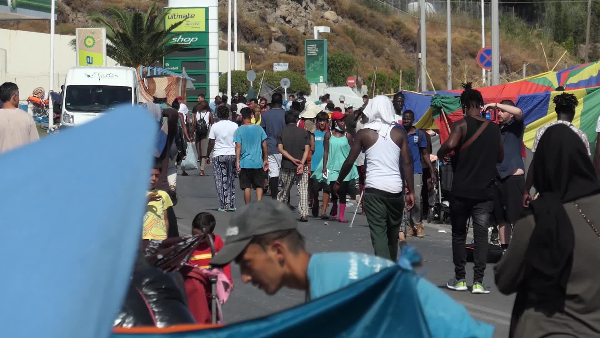 Thousands of Asylum Seekers live in tents roadside after Moria Fires