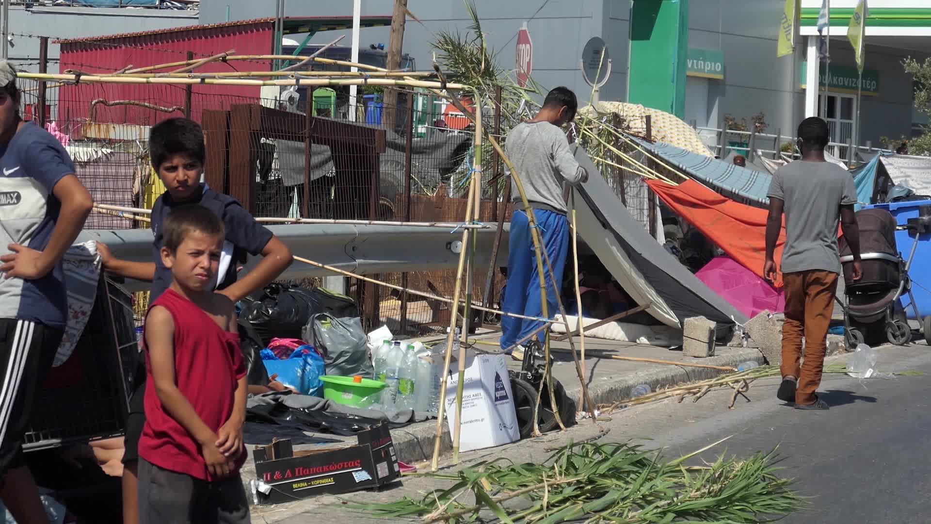 Thousands of Asylum Seekers live in tents roadside after Moria Fires