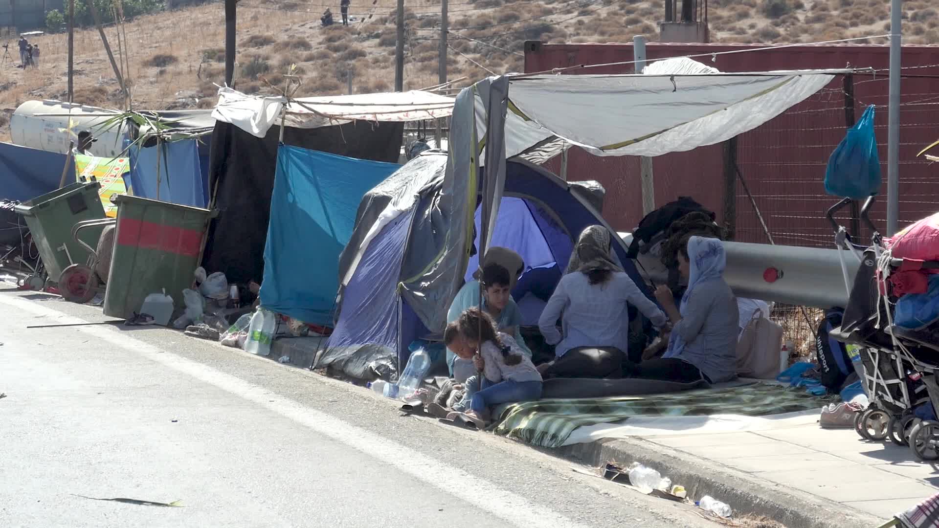 Thousands of Asylum Seekers live in tents roadside after Moria Fires