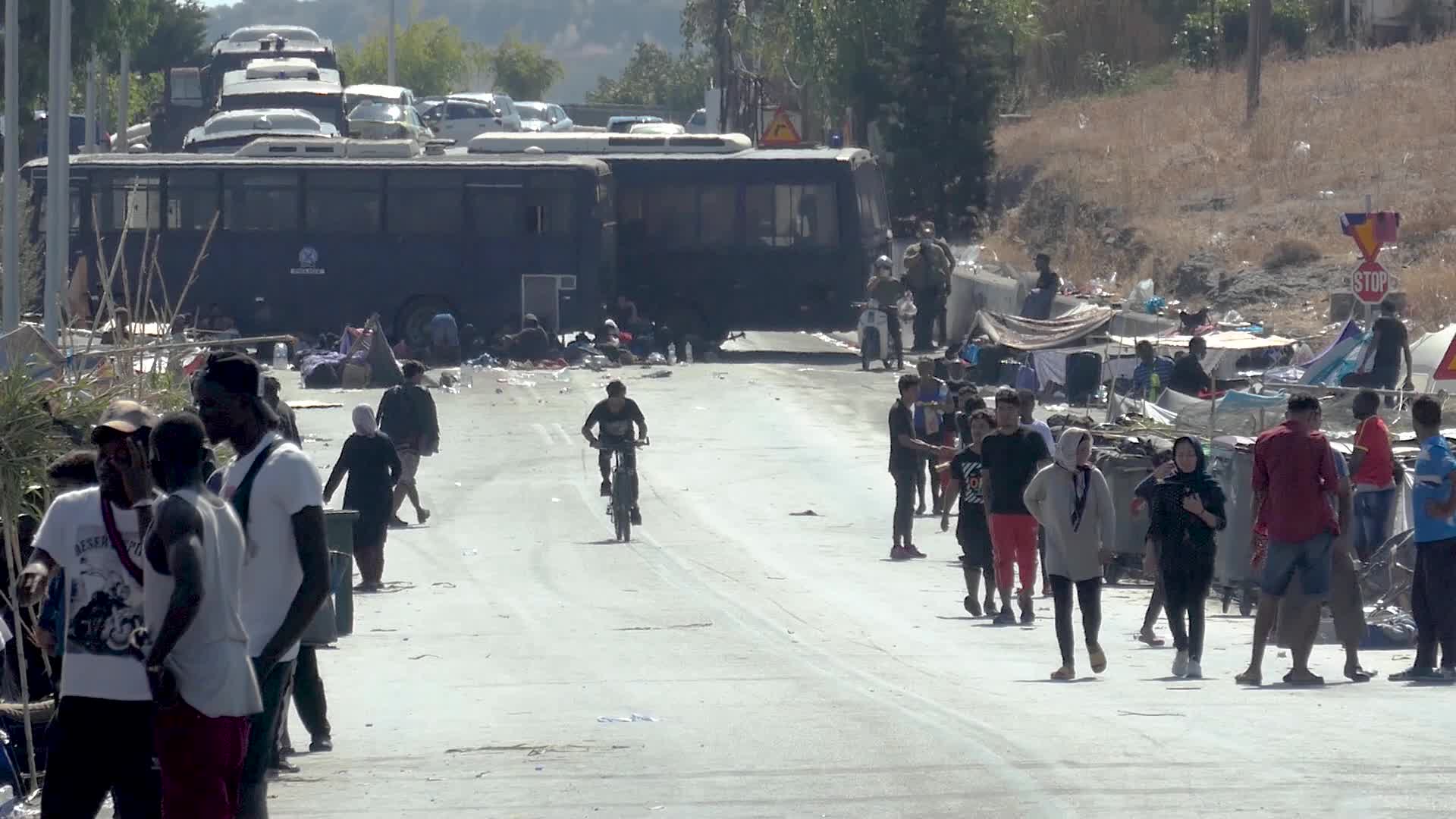 Thousands of Asylum Seekers live in tents roadside after Moria Fires