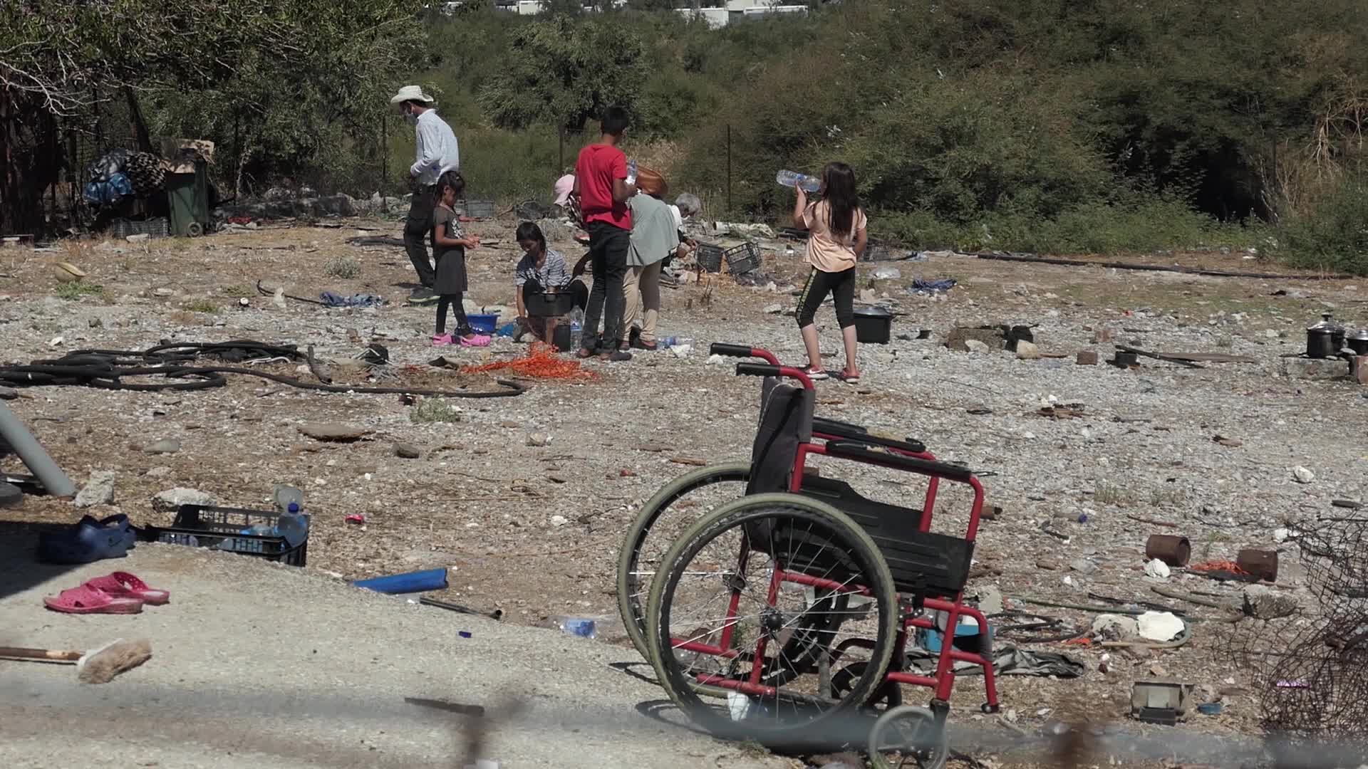 Thousands of Asylum Seekers live in tents roadside after Moria Fires