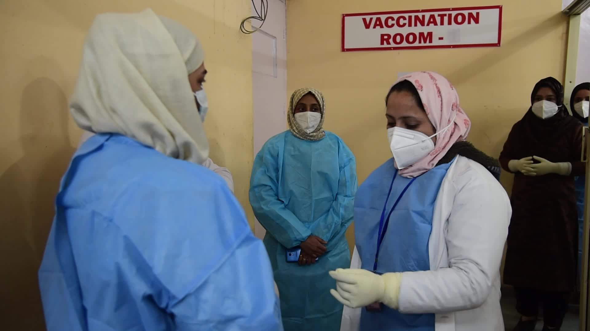Coronavirus vaccination in Kashmir