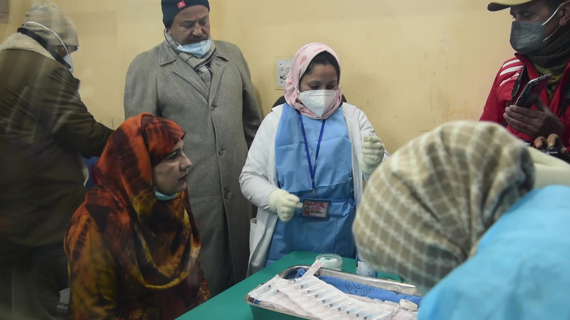 Coronavirus vaccination in Kashmir
