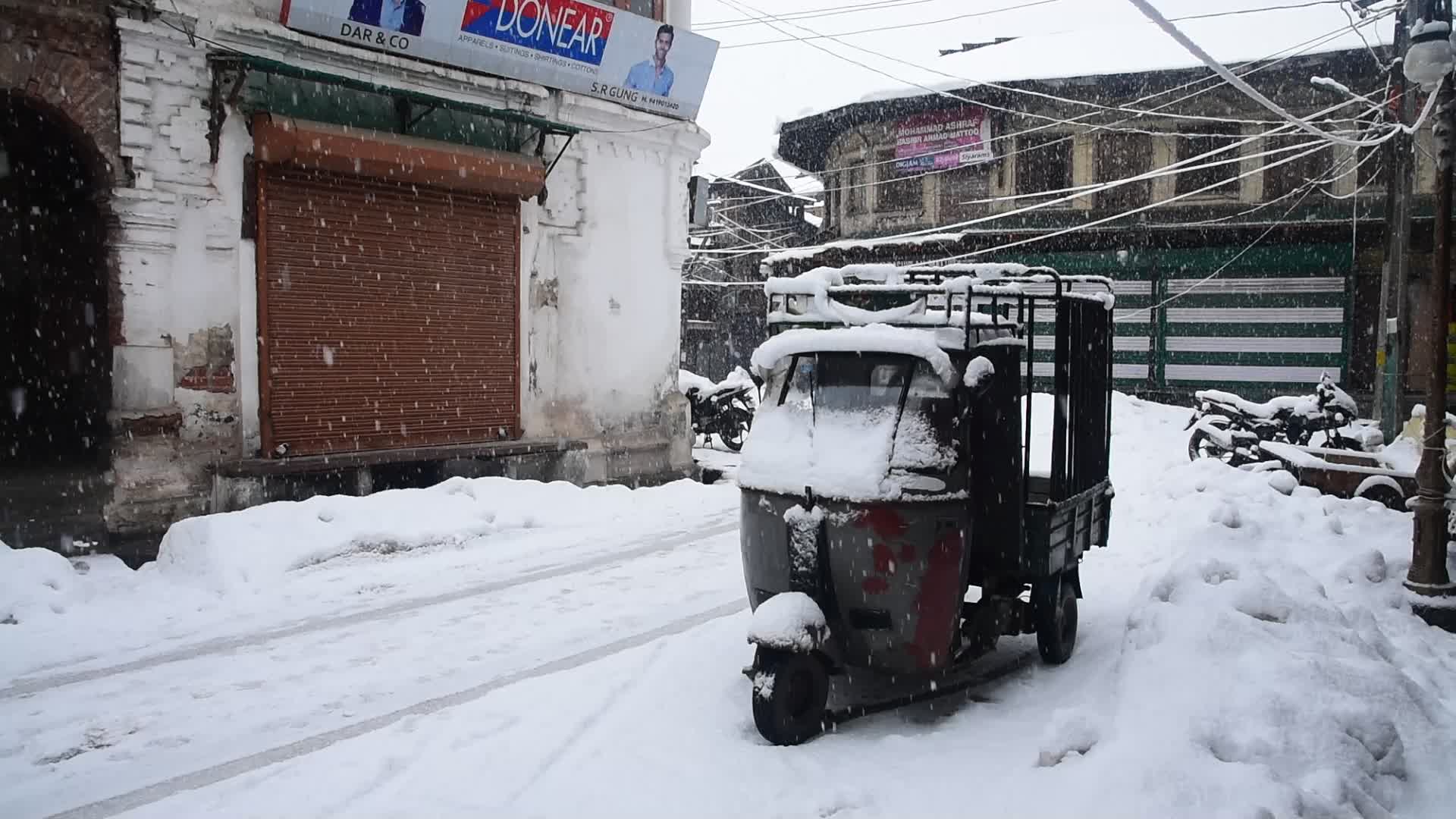 Heavy snowfall in Kashmir
