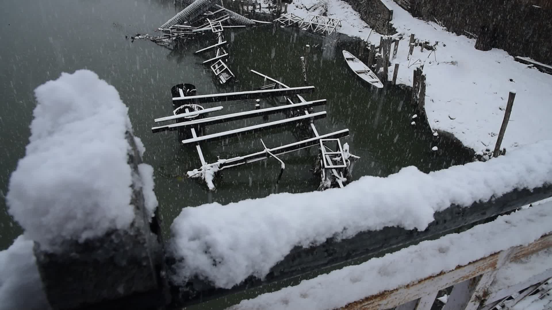 Heavy snowfall in Kashmir