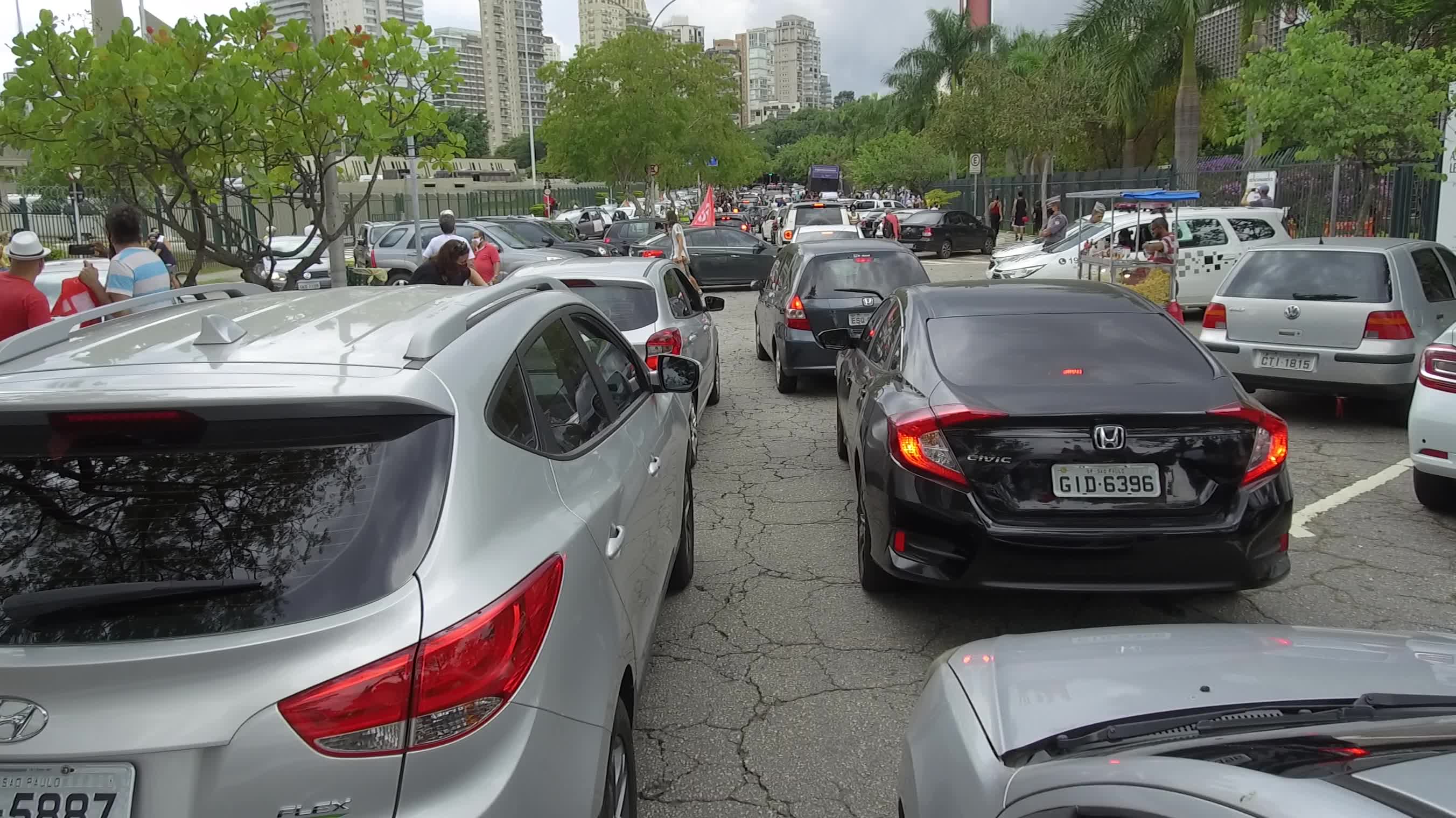 Motorcade rallies call for impeachment of Bolsonaro in Brazil