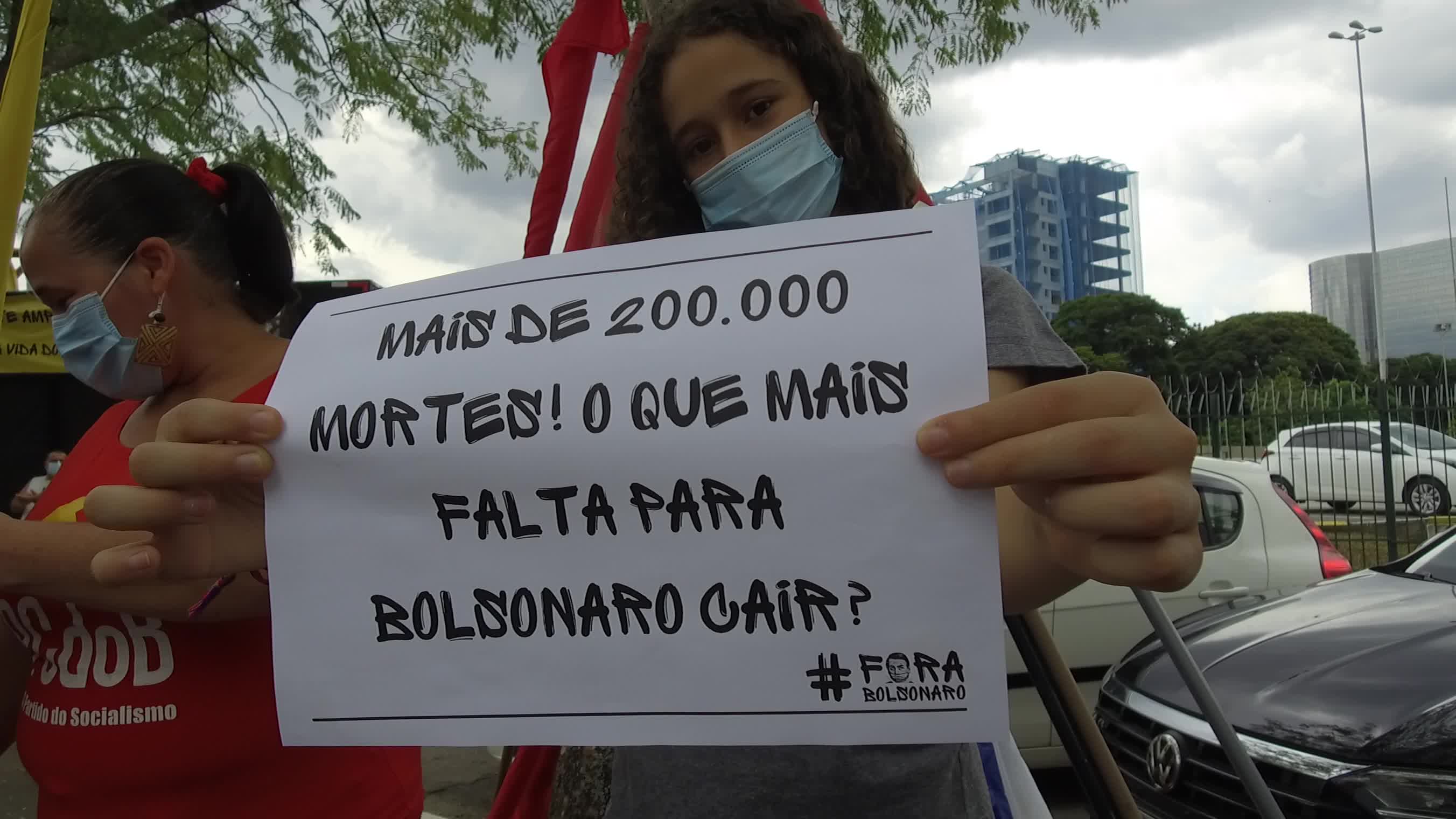 Motorcade rallies call for impeachment of Bolsonaro in Brazil