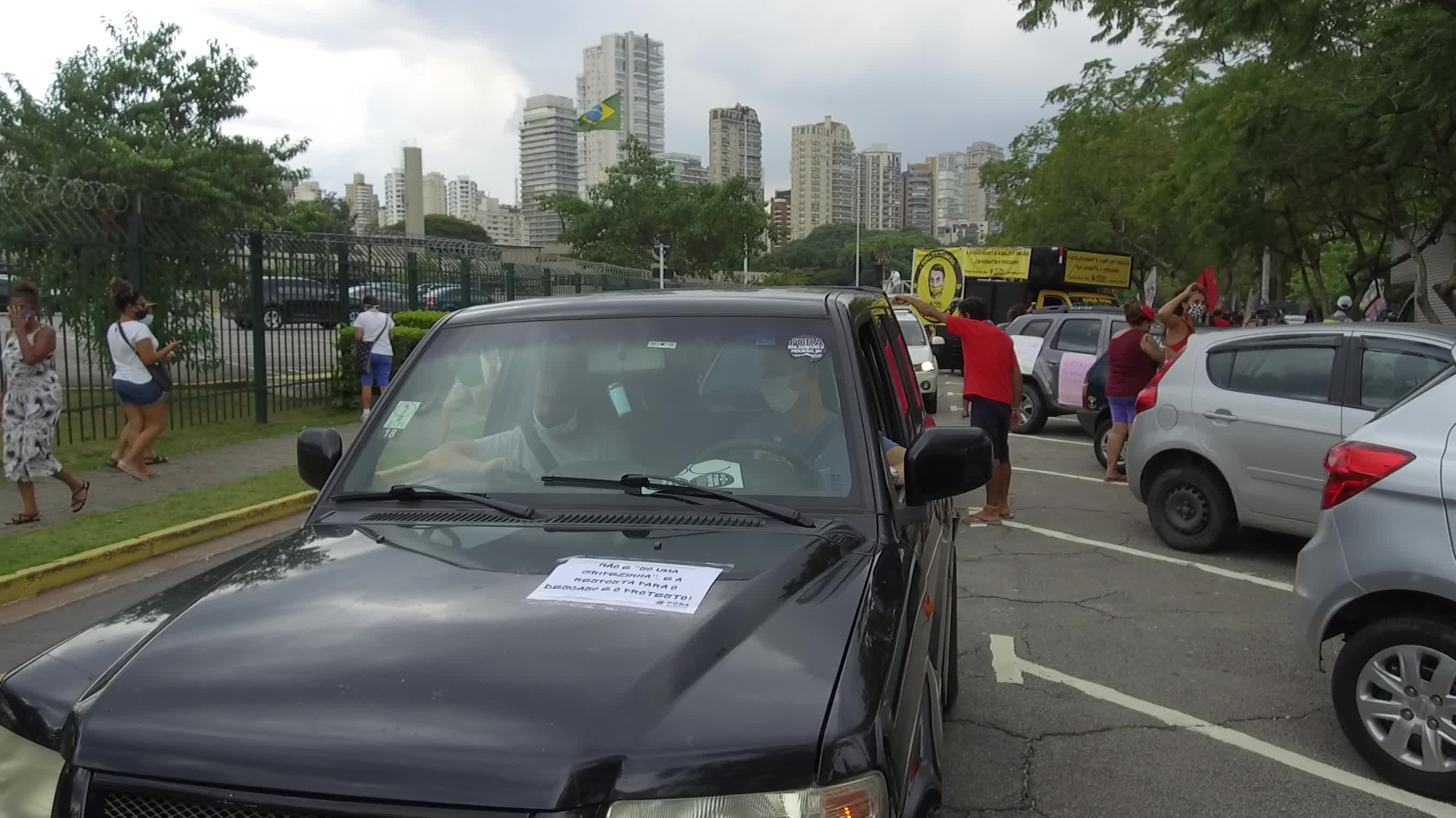 Motorcade rallies call for impeachment of Bolsonaro in Brazil