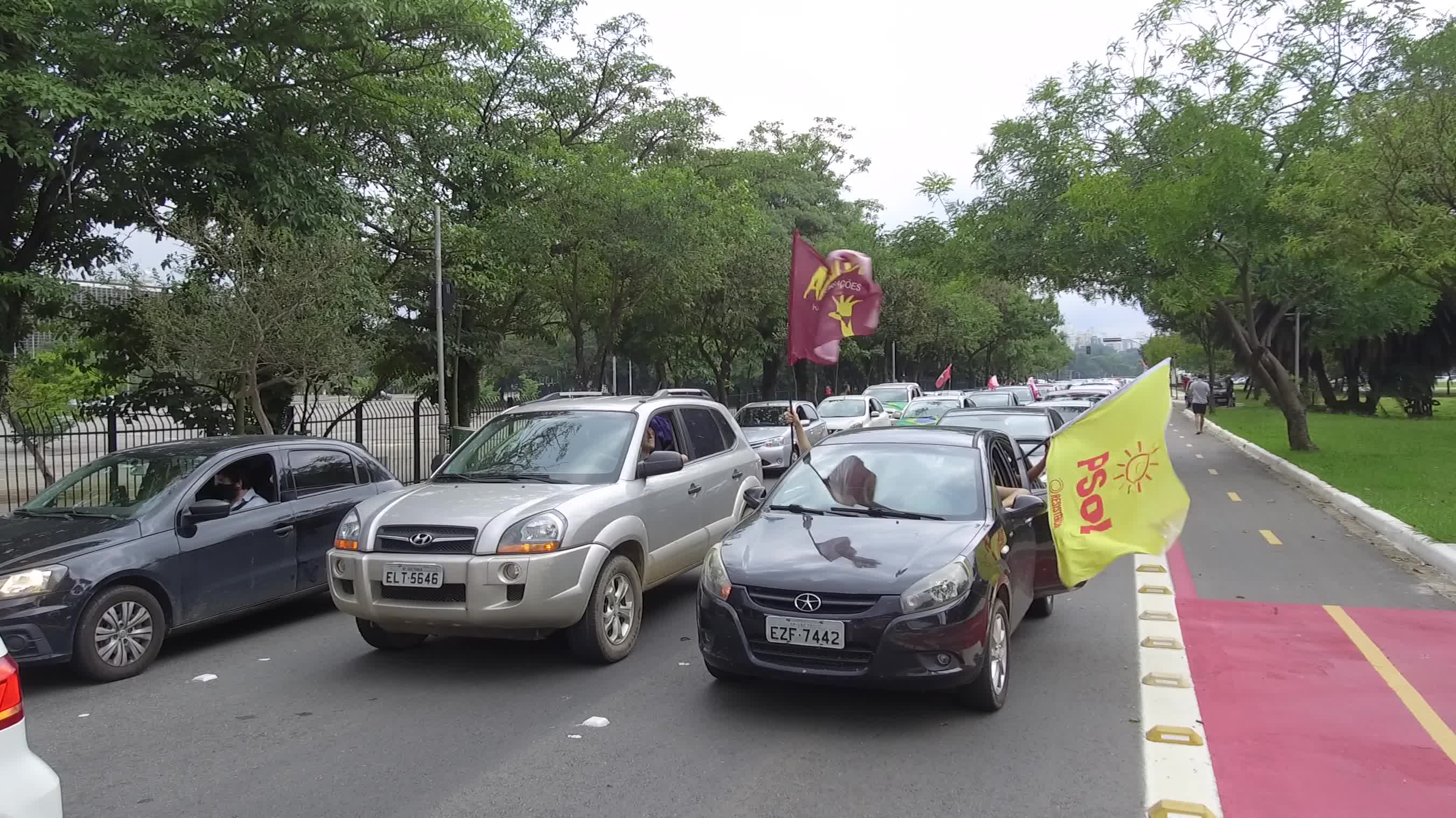 Motorcade rallies call for impeachment of Bolsonaro in Brazil