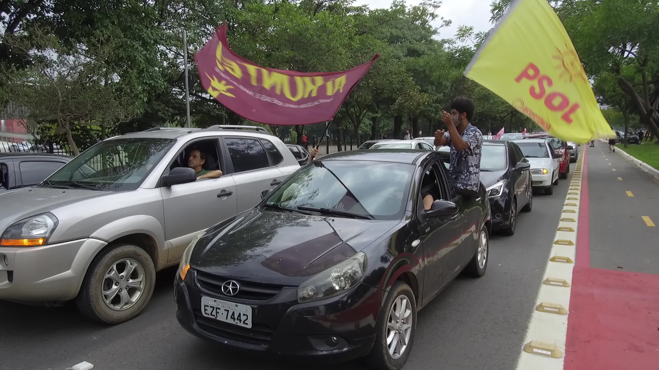 Motorcade rallies call for impeachment of Bolsonaro in Brazil