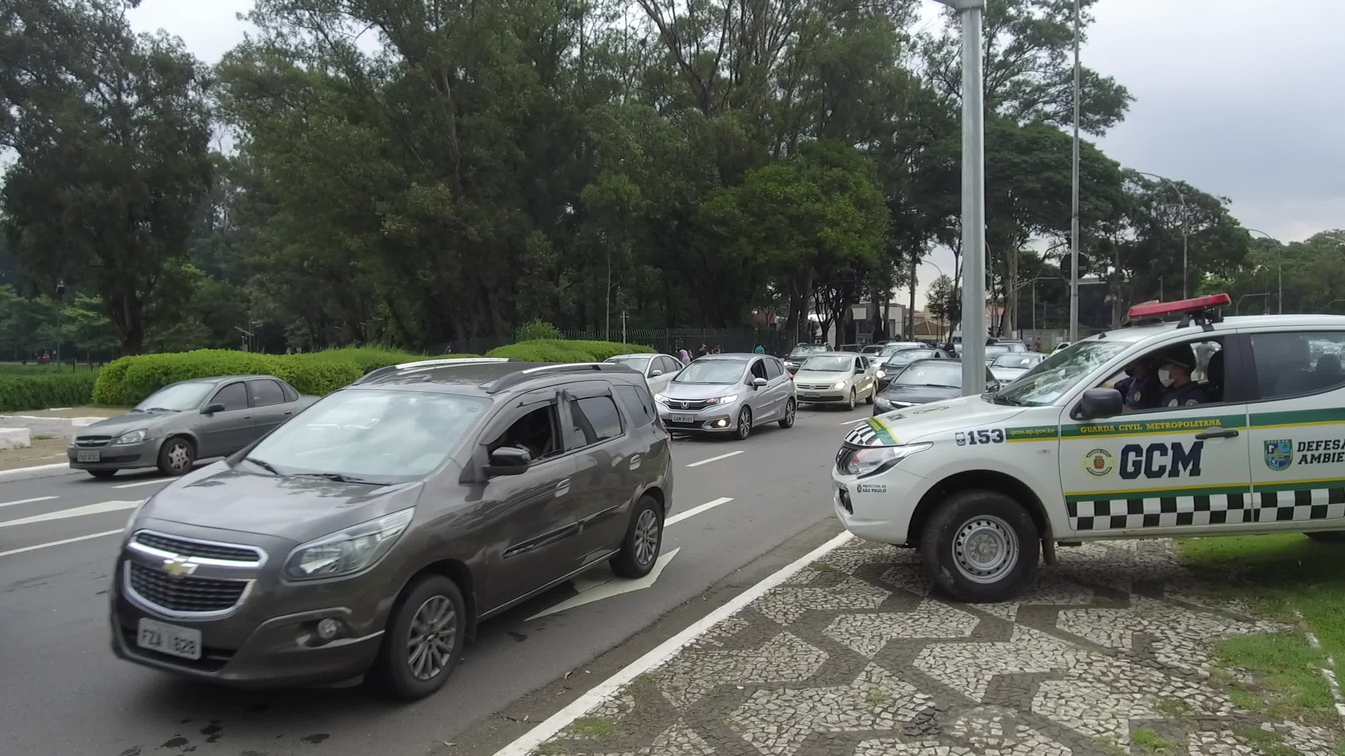 Motorcade rallies call for impeachment of Bolsonaro in Brazil