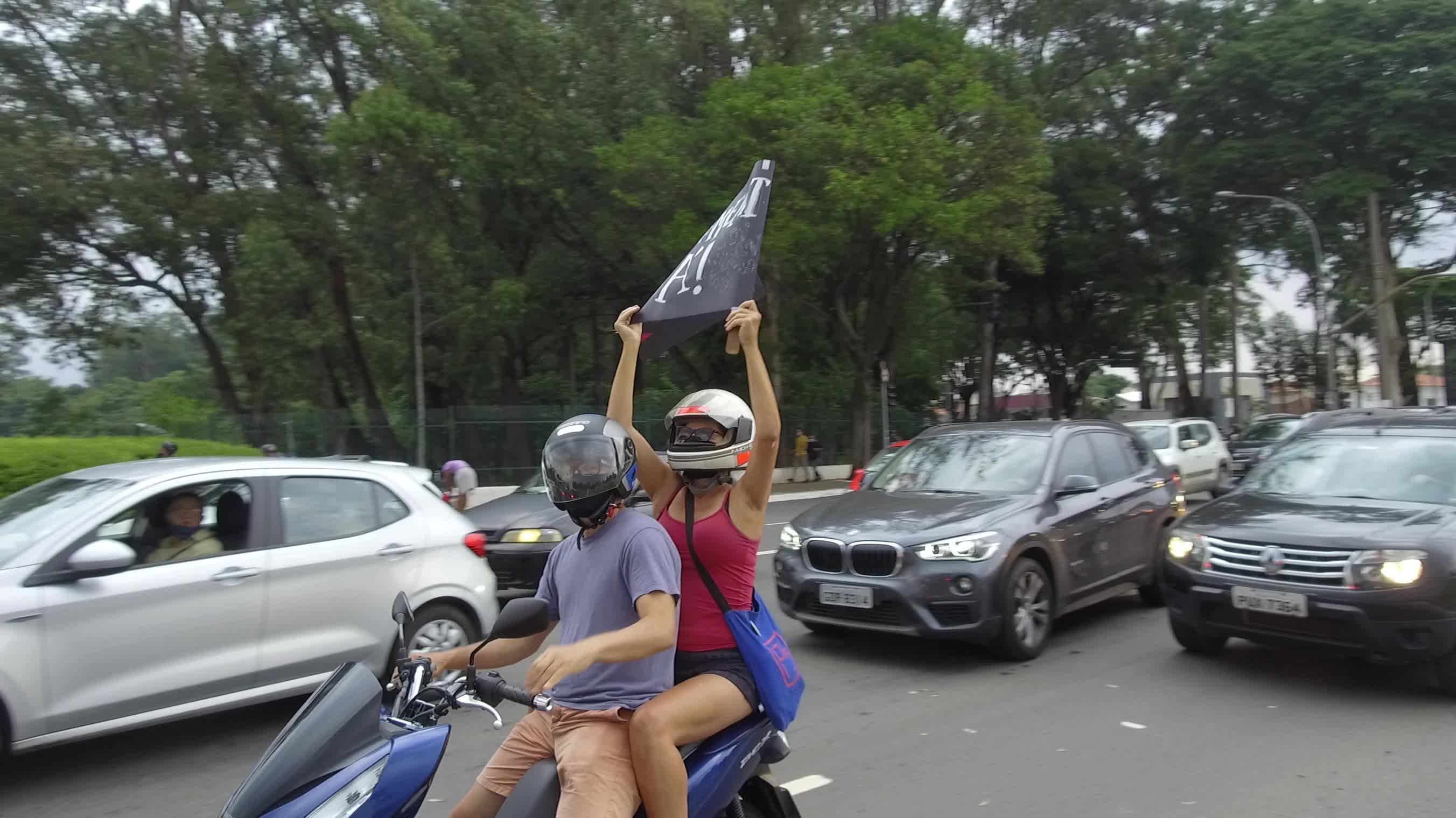 Motorcade rallies call for impeachment of Bolsonaro in Brazil