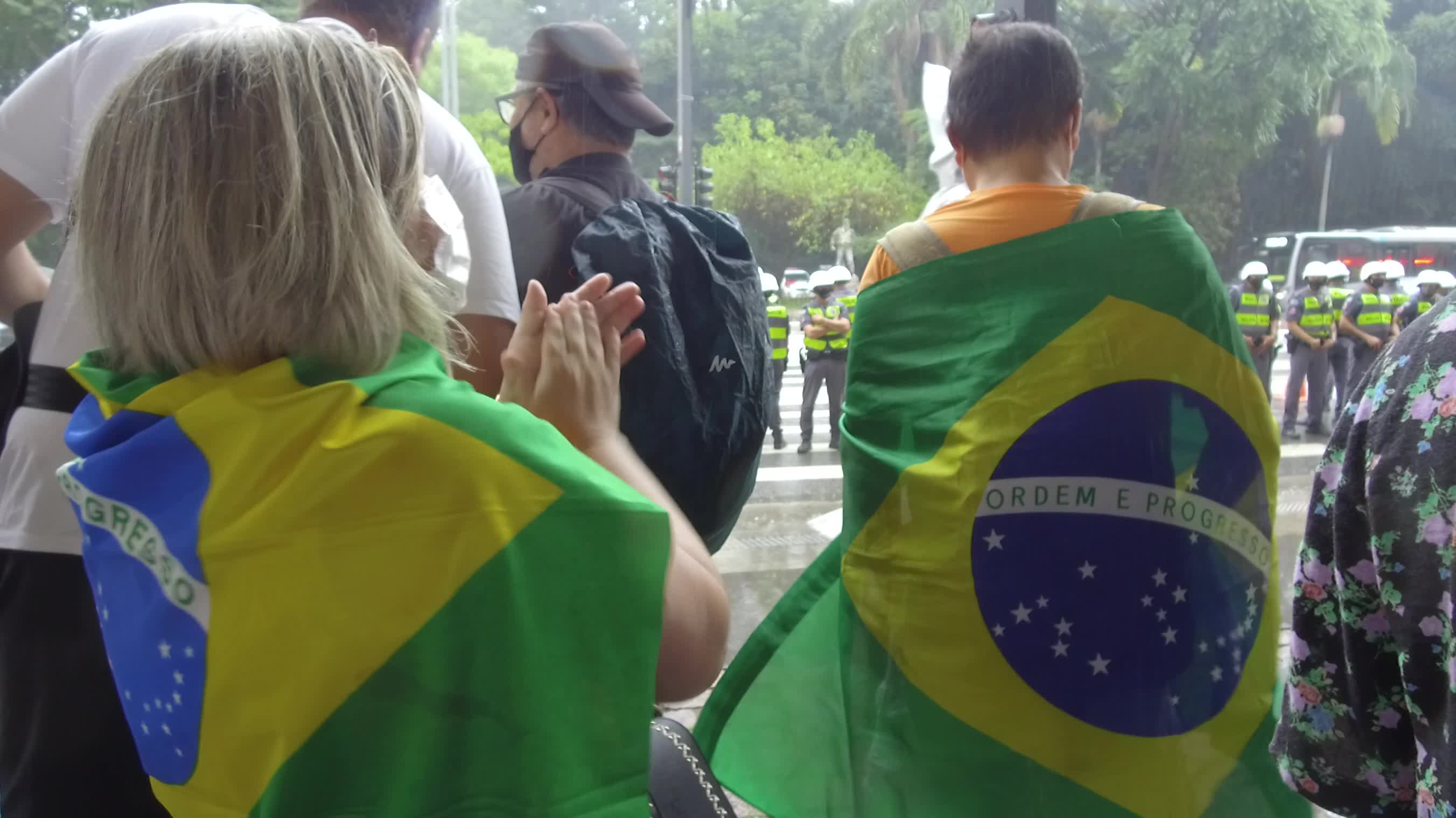 Motorcade rallies call for impeachment of Bolsonaro in Brazil