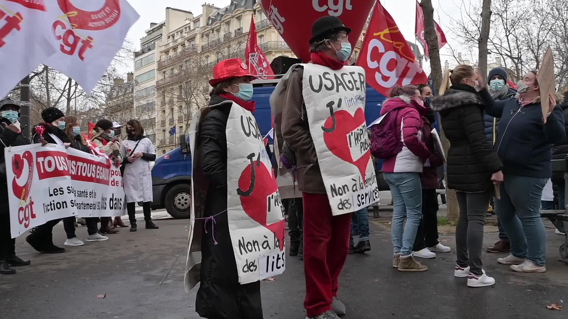 Health workers protest in Paris