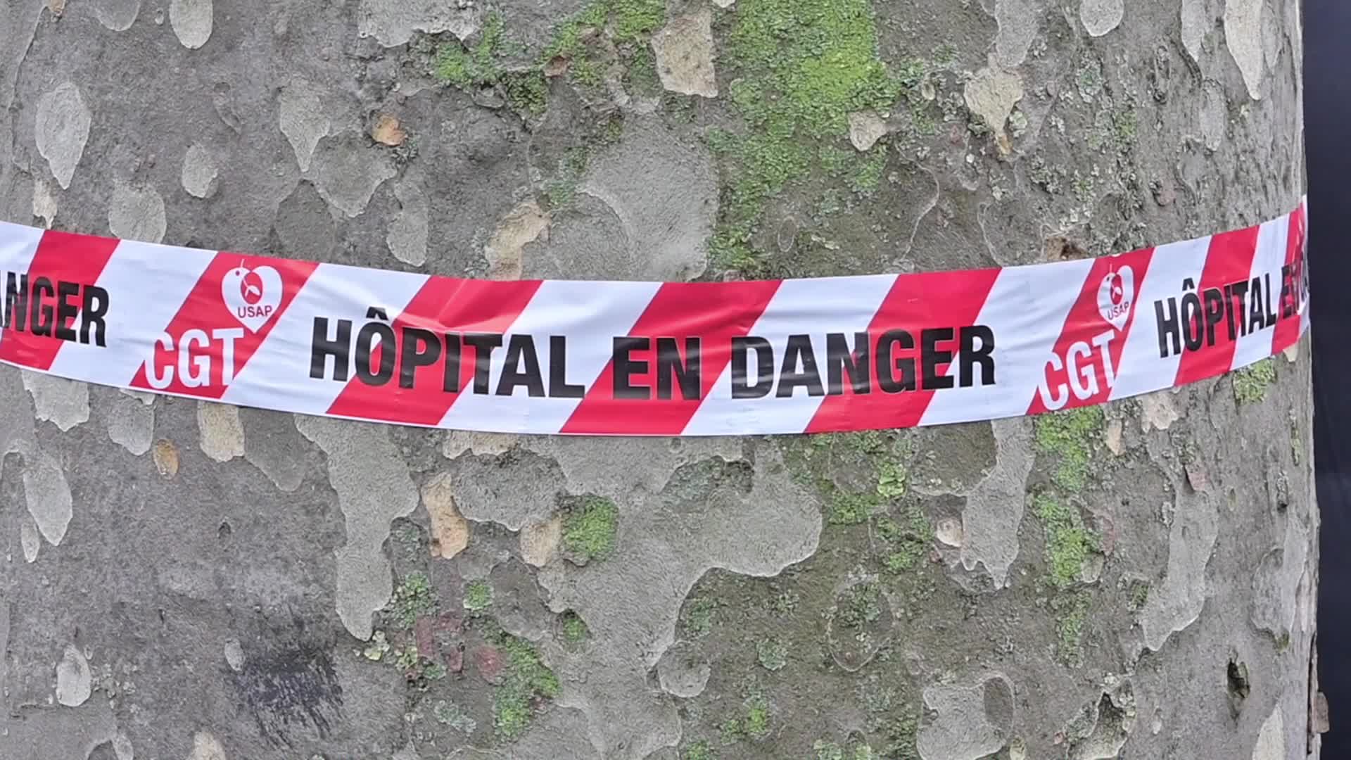 Health workers protest in Paris