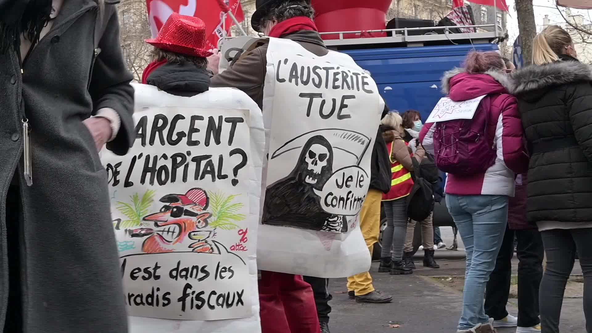 Health workers protest in Paris