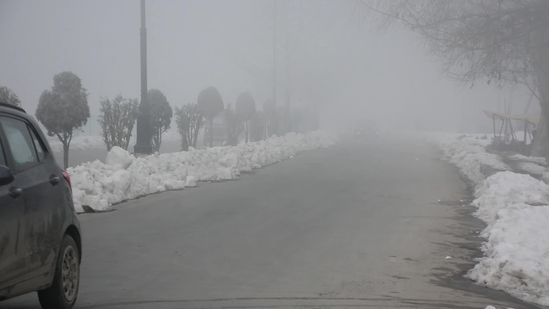 Heavy snowfall in Kashmir