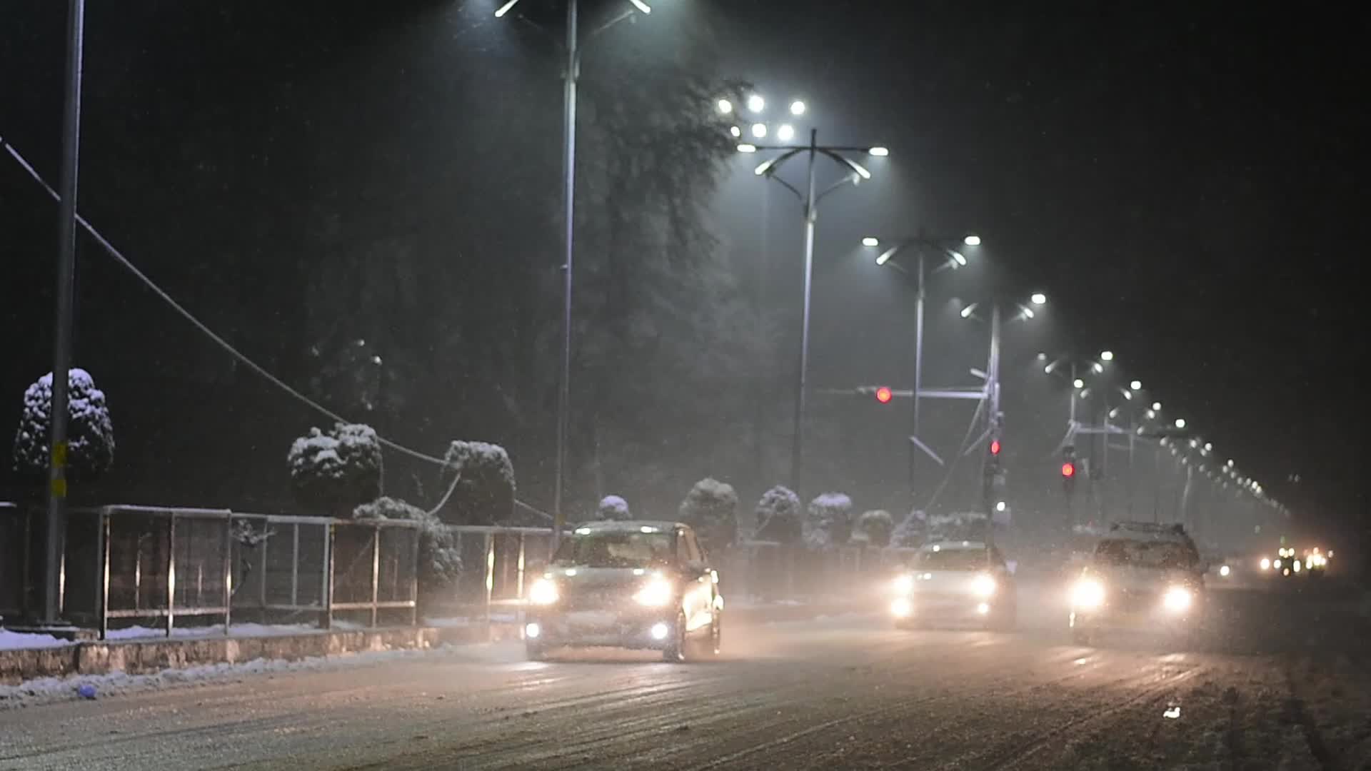 Heavy Snowfall In Kashmir