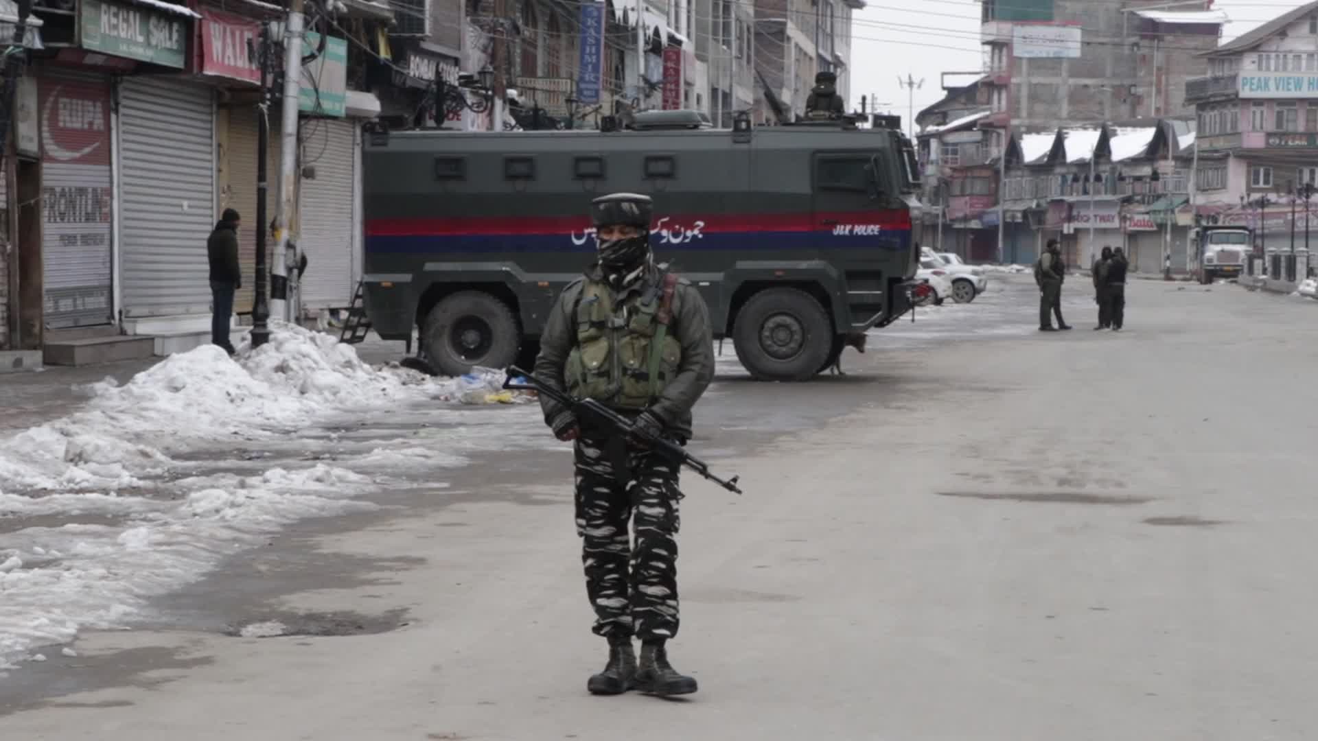 72nd Republic Day celebrated in Kashmir amid tight security