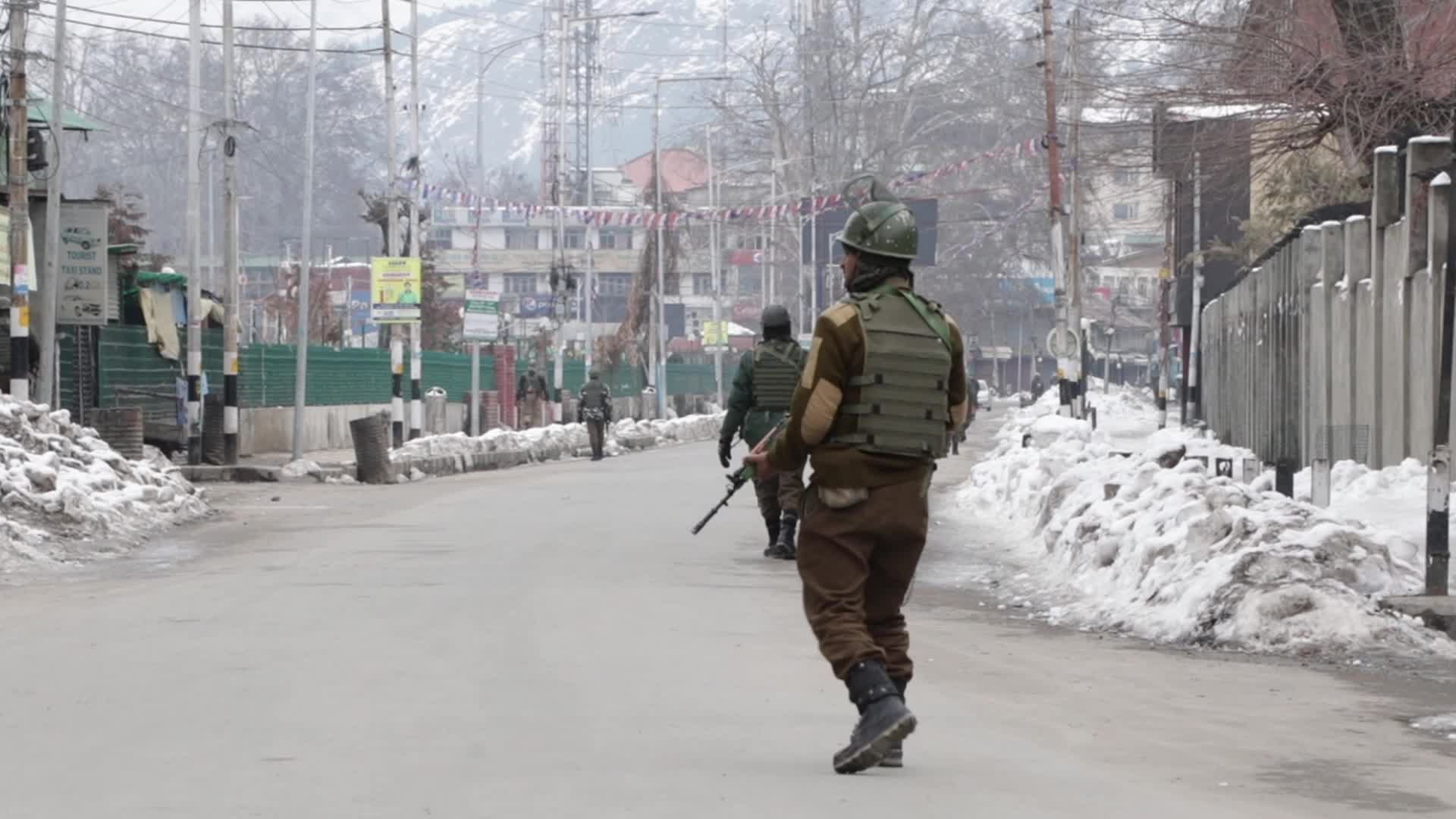 72nd Republic Day celebrated in Kashmir amid tight security