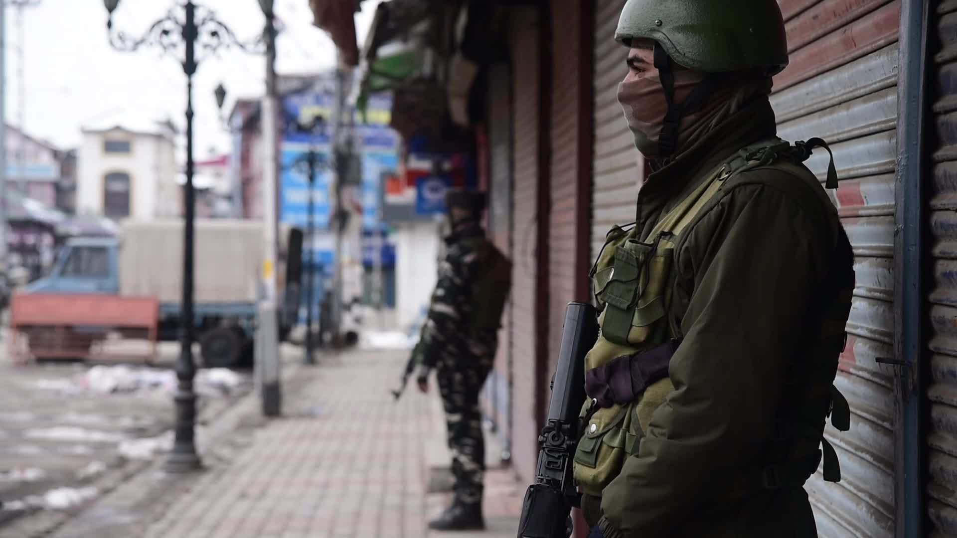 72nd Republic Day celebrated in Kashmir amid tight security