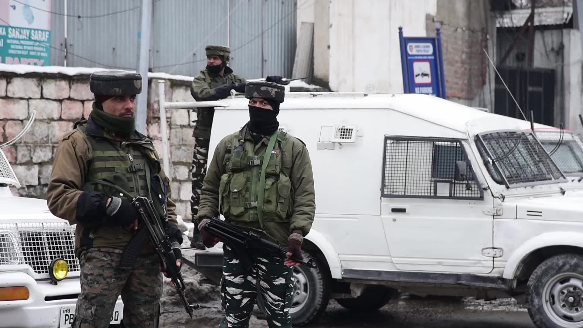 72nd Republic Day celebrated in Kashmir amid tight security