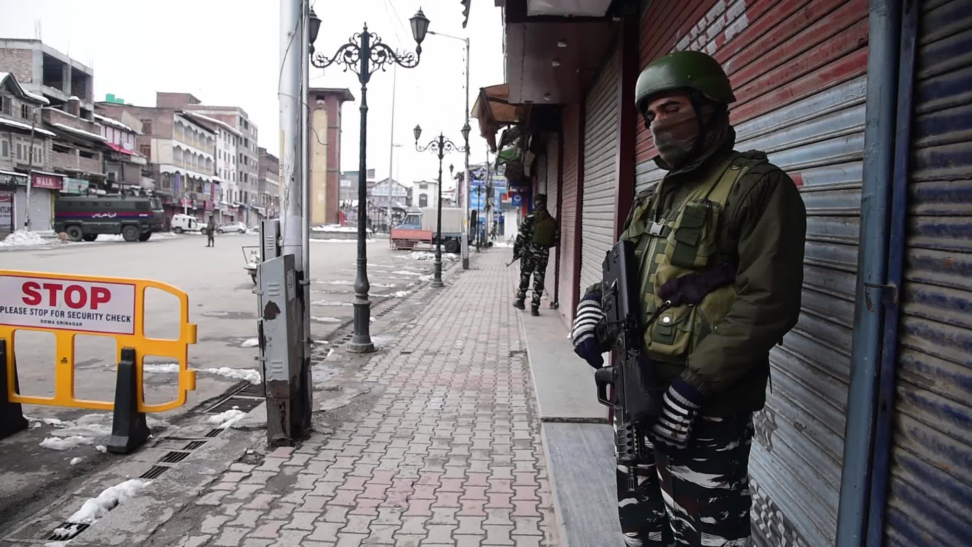 72nd Republic Day celebrated in Kashmir amid tight security