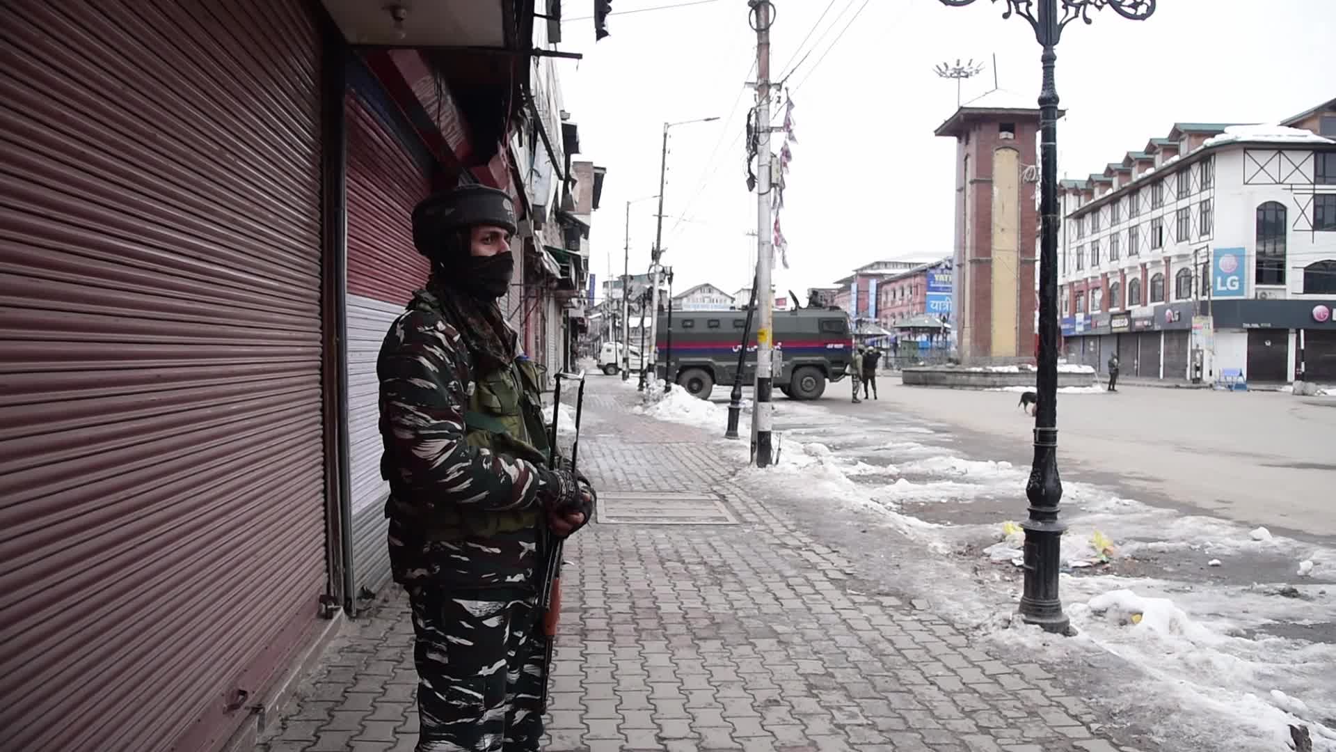 72nd Republic Day celebrated in Kashmir amid tight security