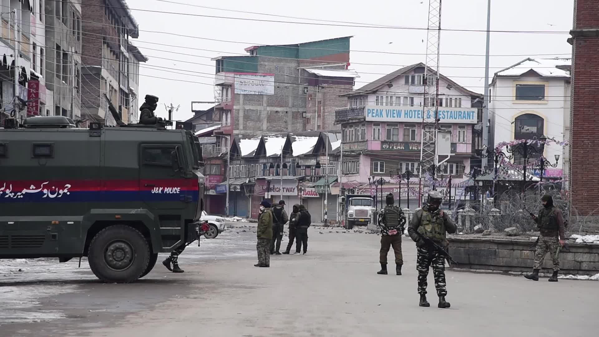 72nd Republic Day celebrated in Kashmir amid tight security