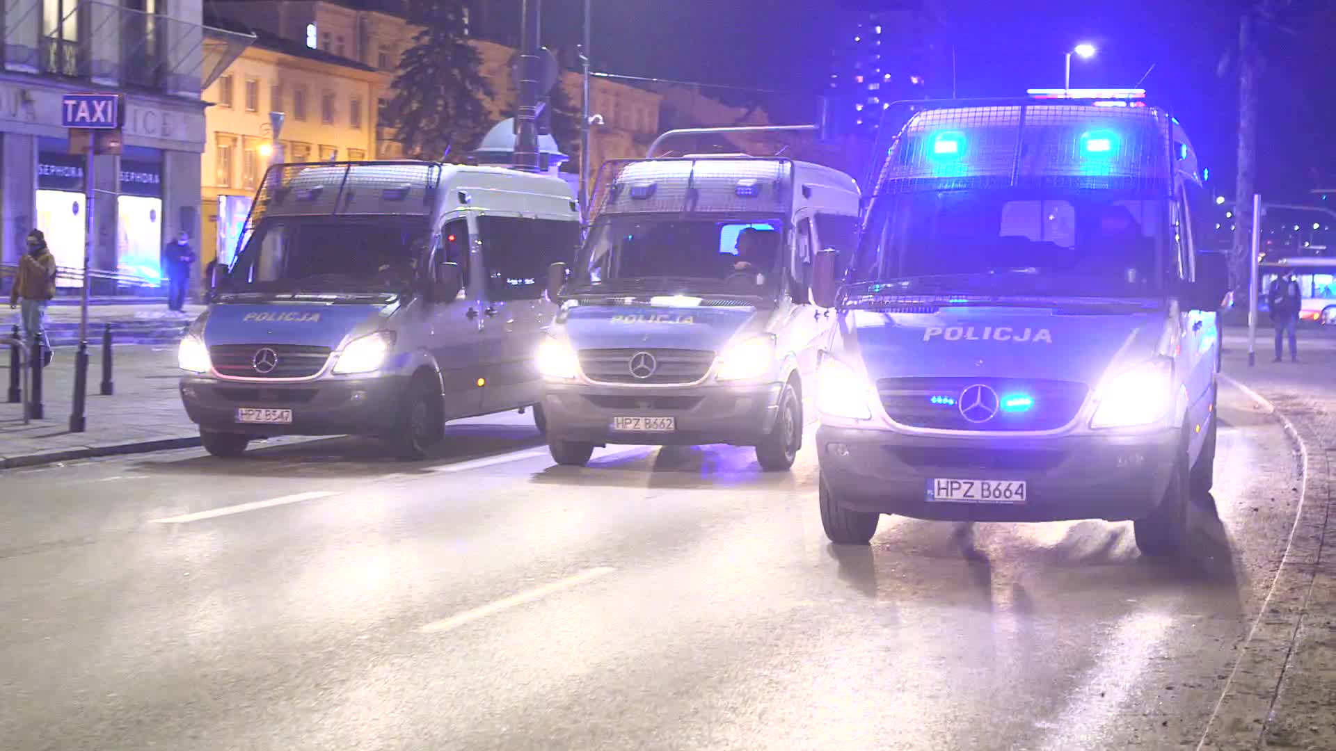 Pro-choice protest kick off in Poland after verdict published by Tribunal