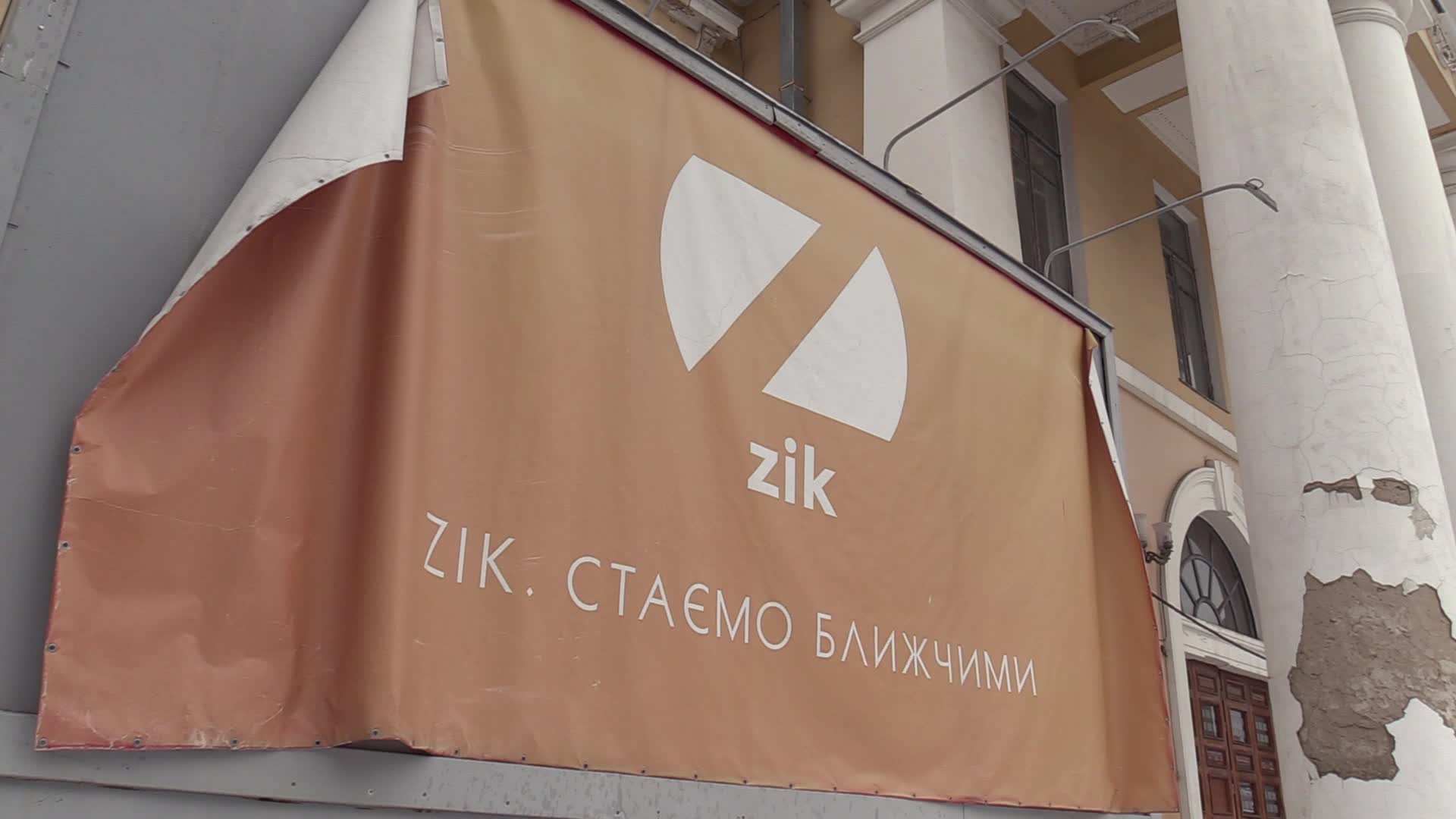 Ukrainian President bars 3 TV channels in Ukraine