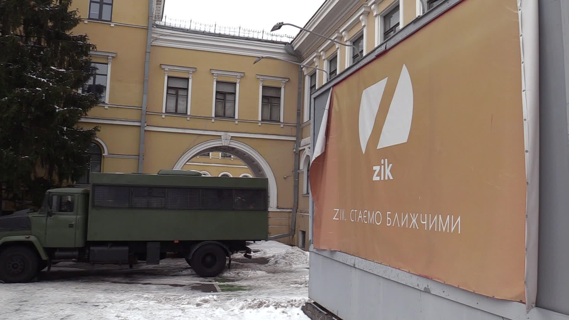 Ukrainian President bars 3 TV channels in Ukraine