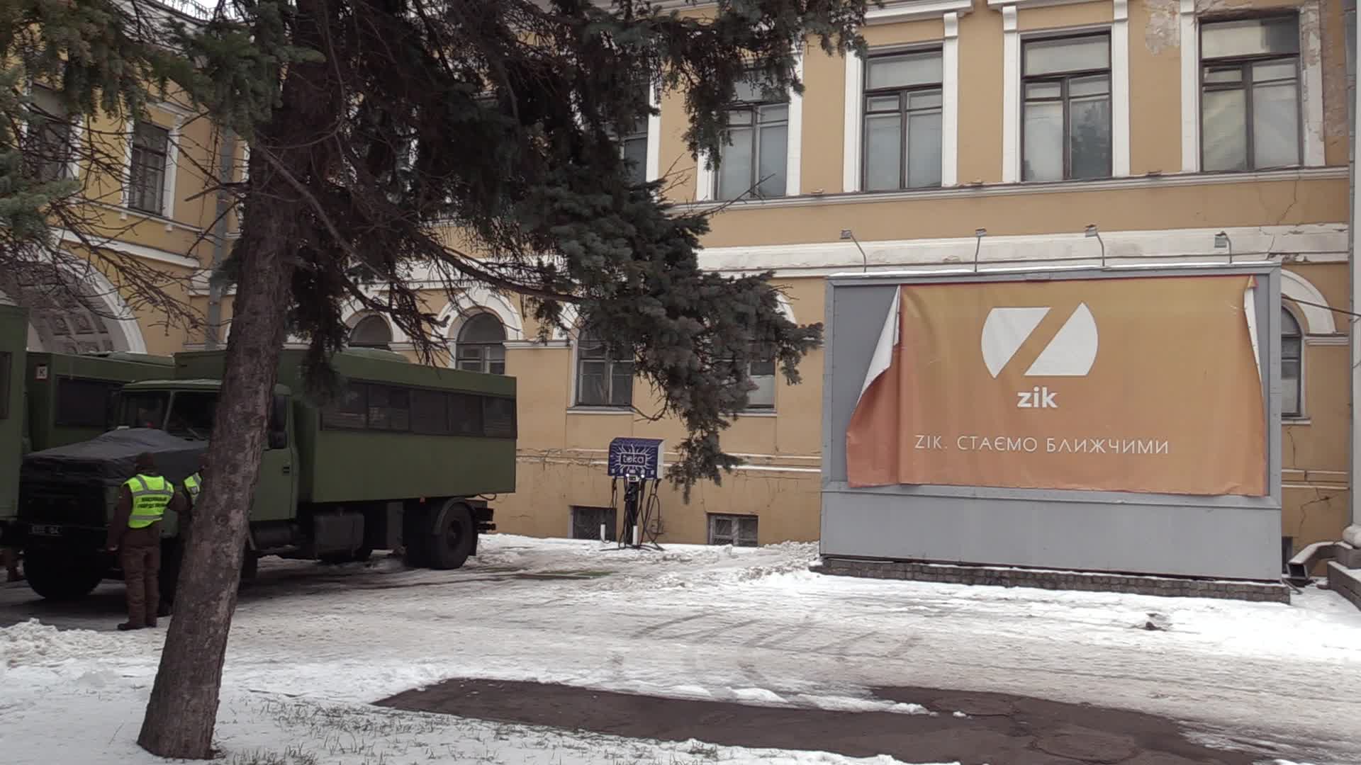 Ukrainian President bars 3 TV channels in Ukraine